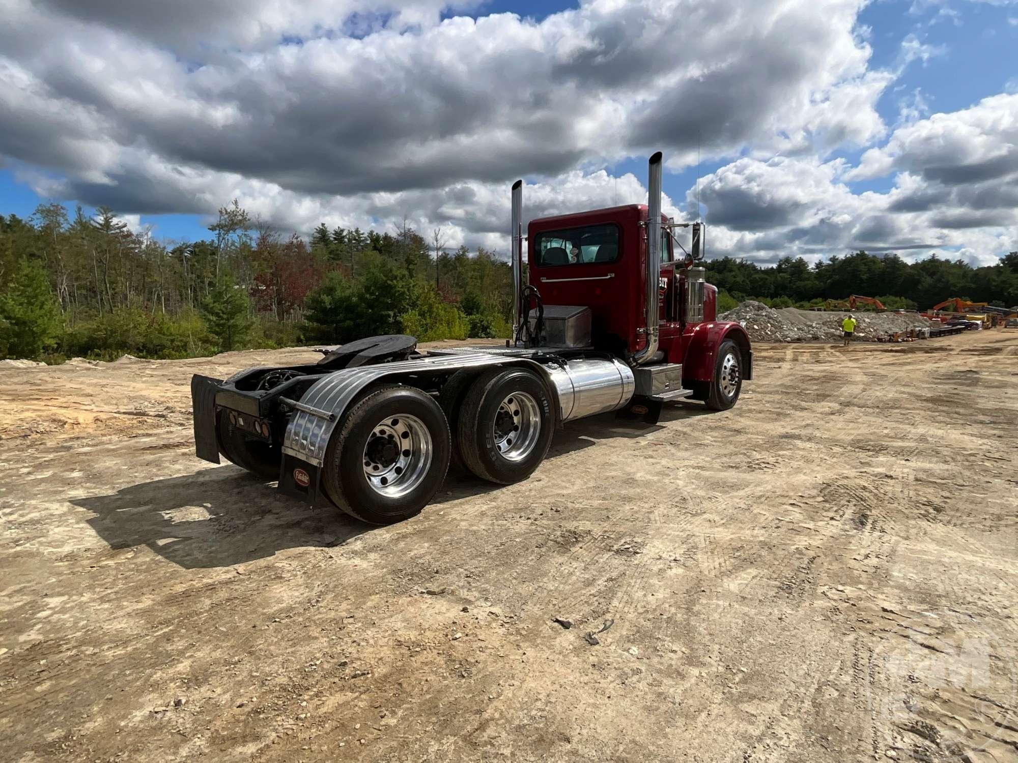 1999 PETERBILT 378 TANDEM AXLE DAY CAB TRUCK TRACTOR VIN: 1XPFDB9X7XN466899