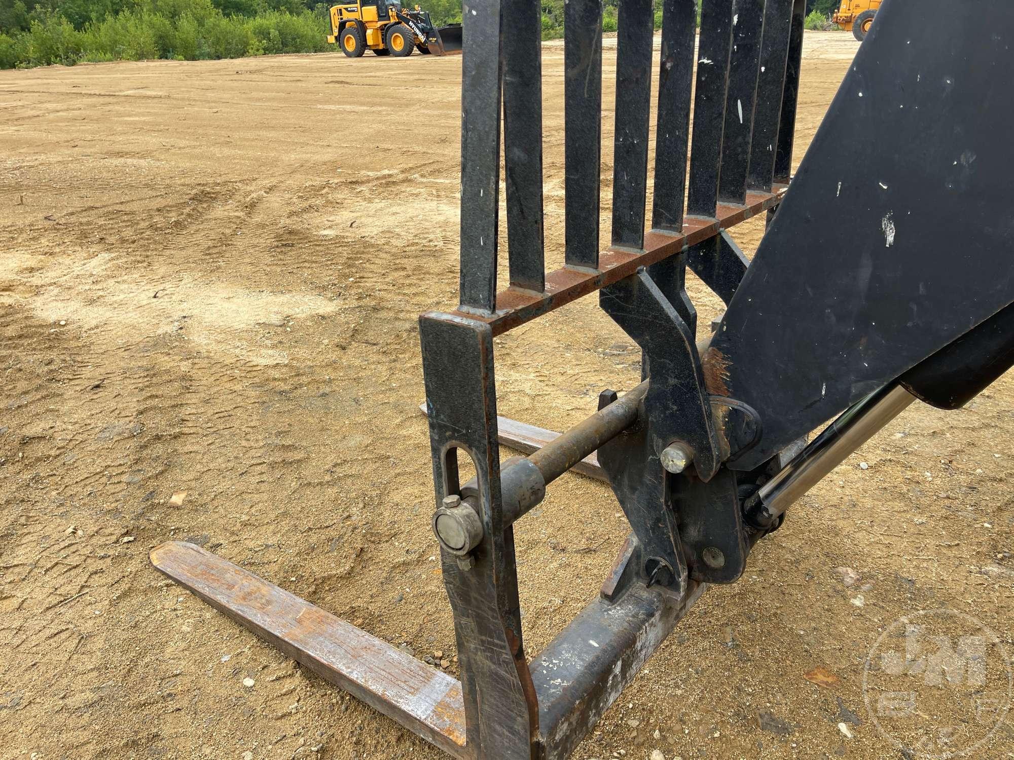2016 JLG 8042 TELESCOPIC FORKLIFT SN: 0160075017