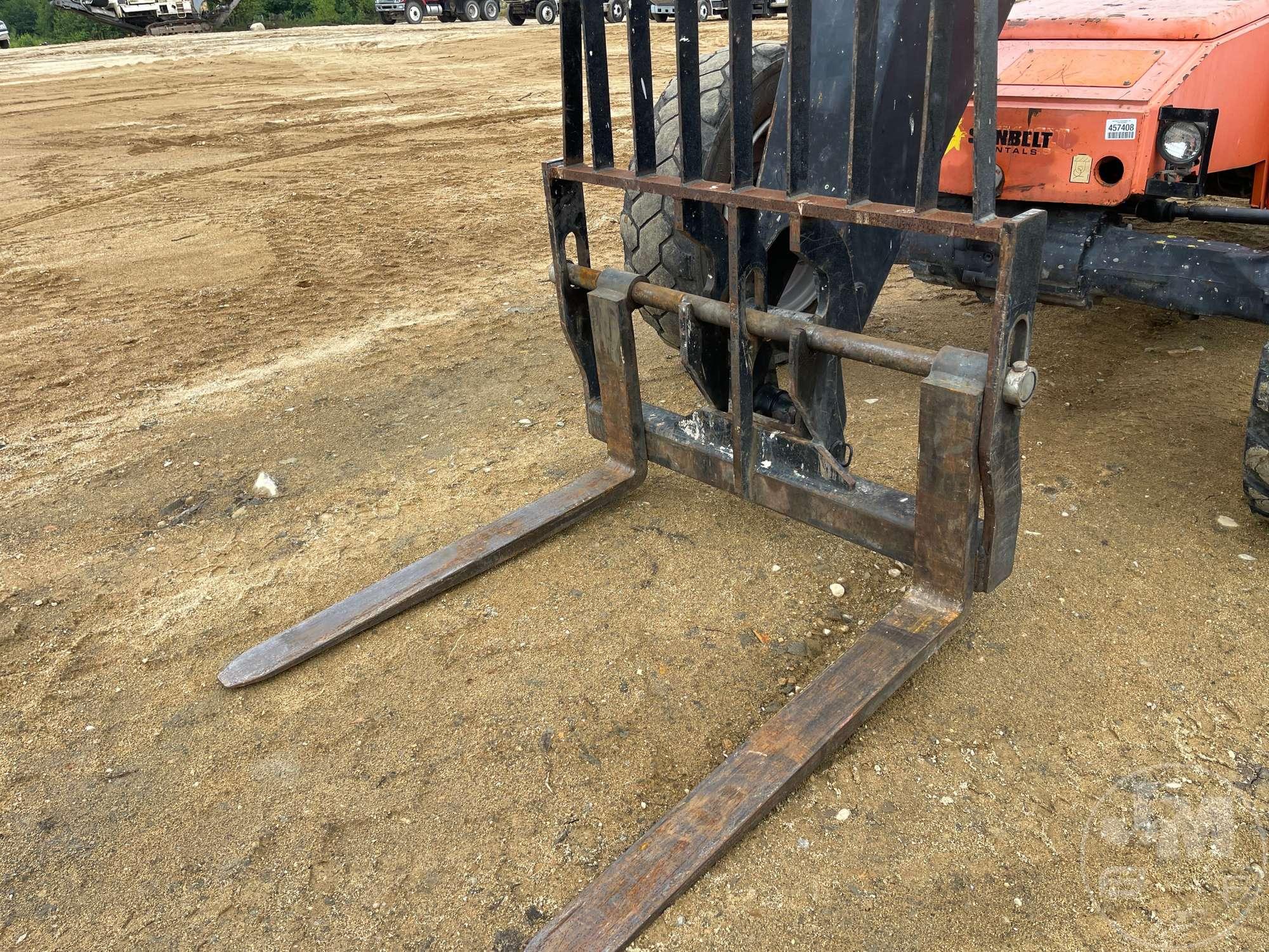 2016 JLG 8042 TELESCOPIC FORKLIFT SN: 0160075017