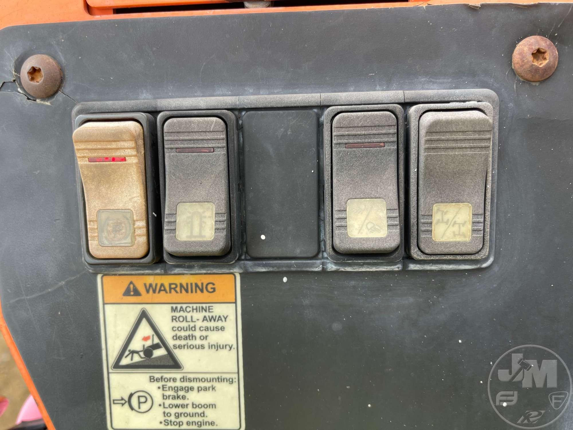 2016 JLG 8042 TELESCOPIC FORKLIFT SN: 0160075017