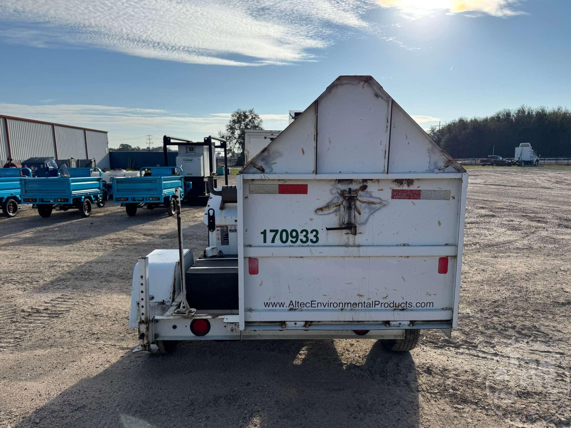 2009 ALTEC WC126 PORTABLE SN: 5WDS110169S200226 CHIPPER