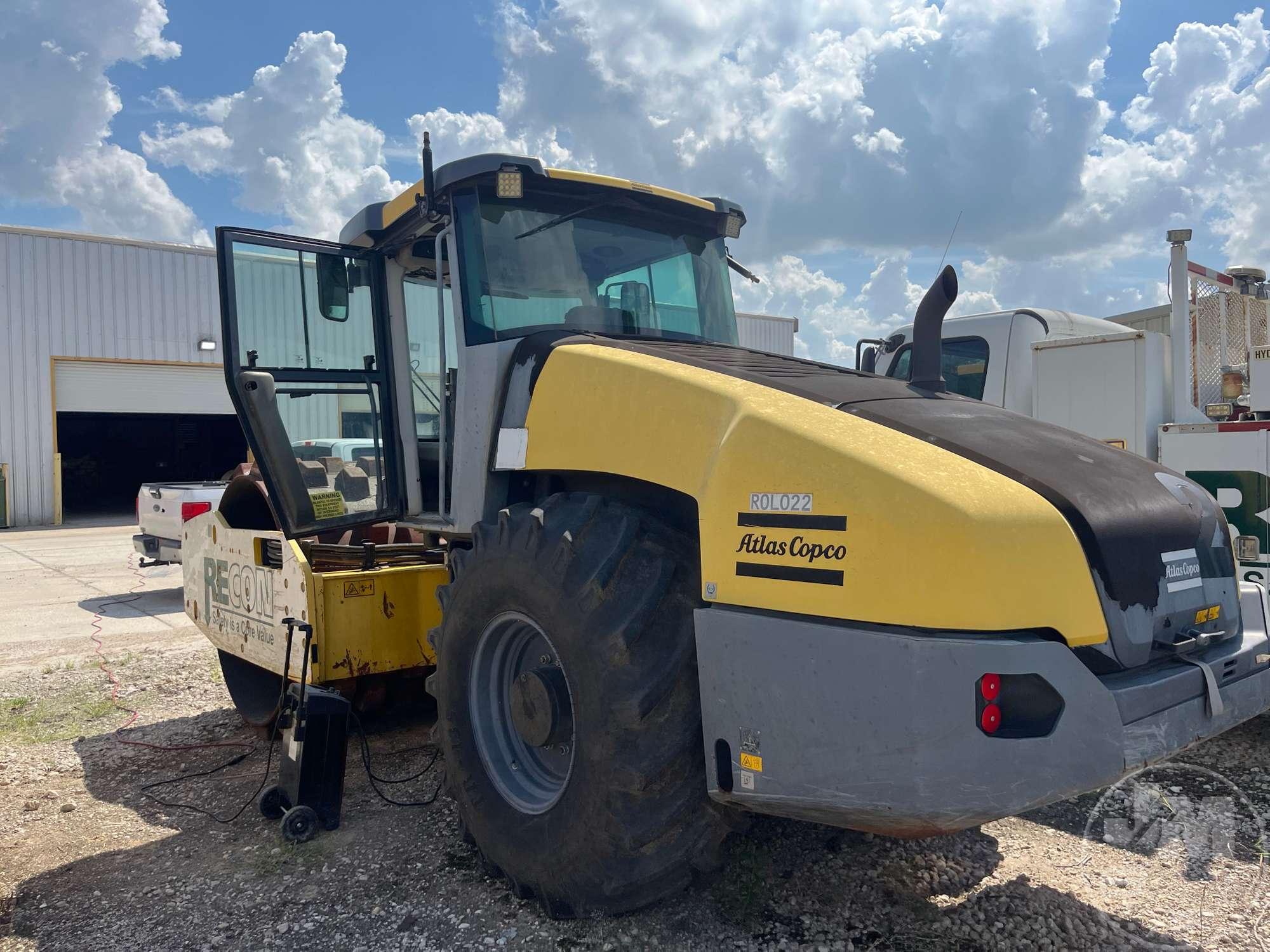 2015 DYNAPAC CA2500PD SINGLE DRUM VIBRATORY ROLLER SN: 10000138PFA016195
