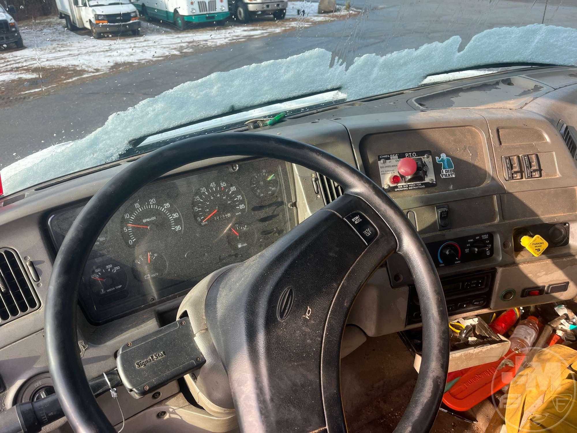 2000 STERLING TRUCK L8500 SERIES SN: 2FZXBJCB2YAF62001 KNUCKLE BOOM LOG LOADER