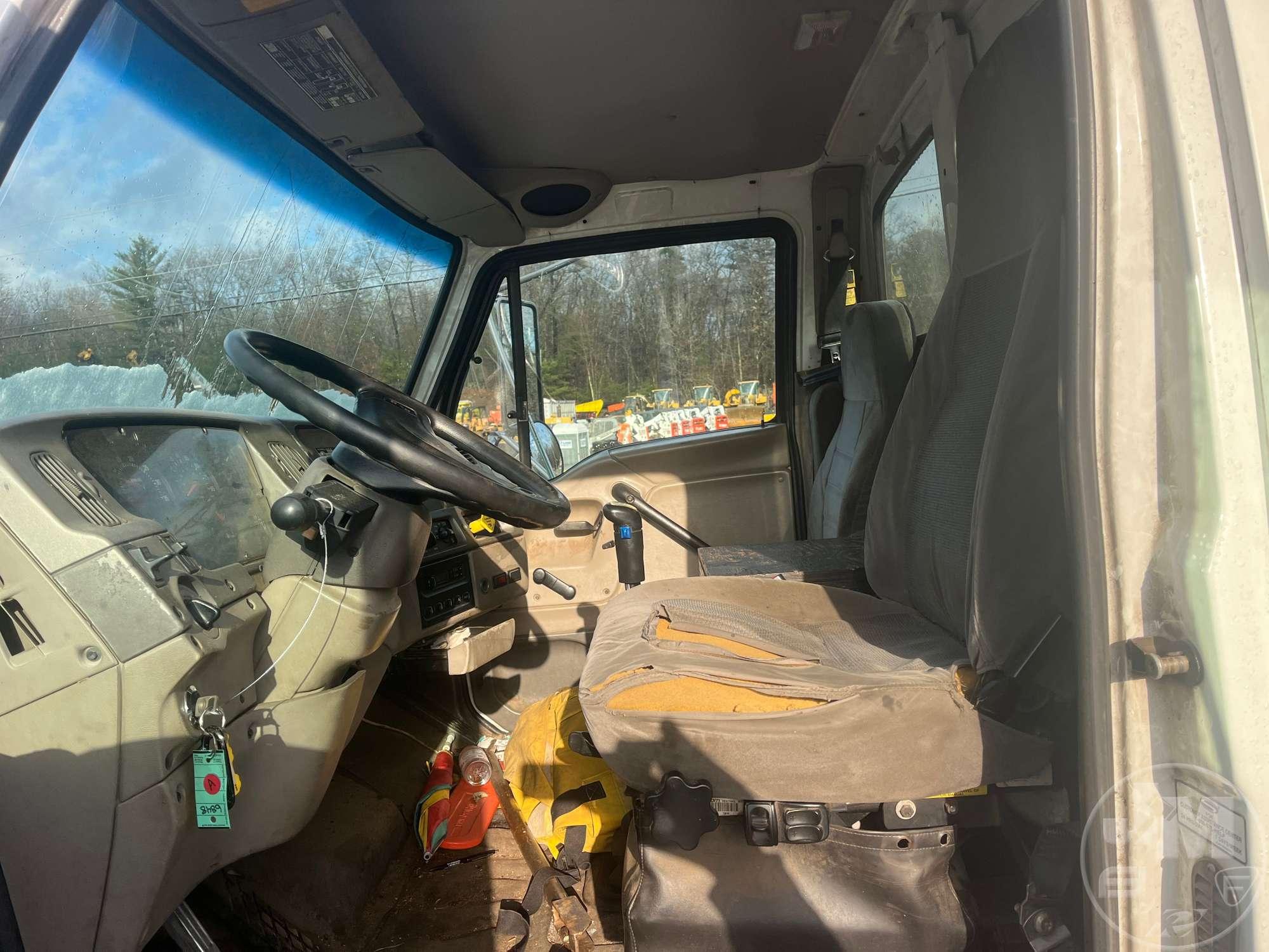 2000 STERLING TRUCK L8500 SERIES SN: 2FZXBJCB2YAF62001 KNUCKLE BOOM LOG LOADER