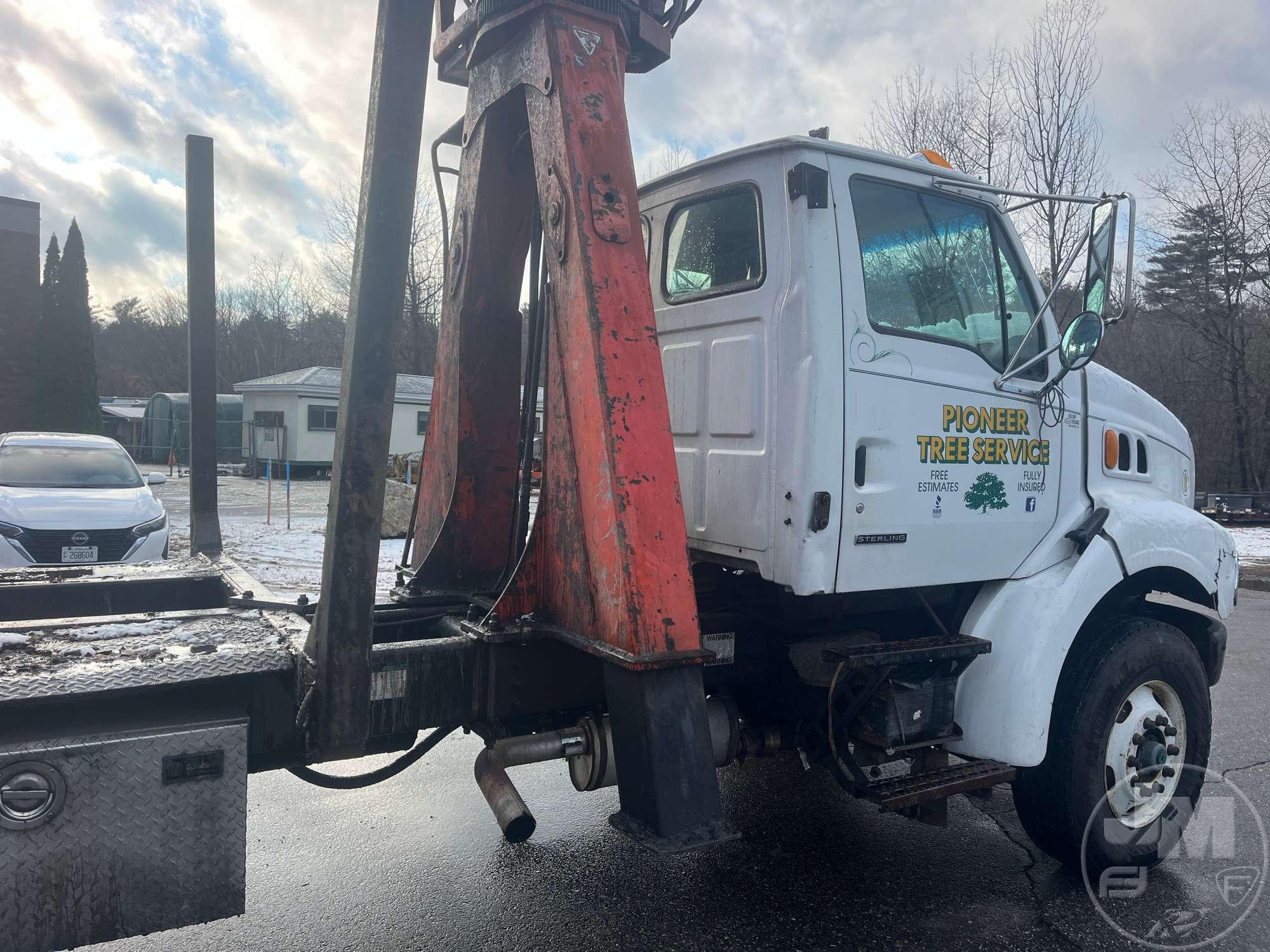 2000 STERLING TRUCK L8500 SERIES SN: 2FZXBJCB2YAF62001 KNUCKLE BOOM LOG LOADER