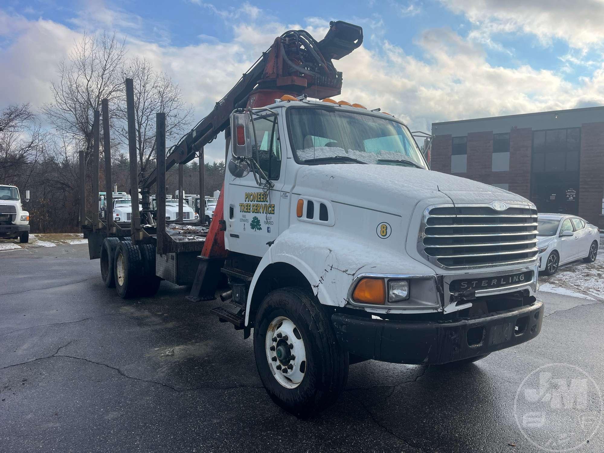 2000 STERLING TRUCK L8500 SERIES SN: 2FZXBJCB2YAF62001 KNUCKLE BOOM LOG LOADER