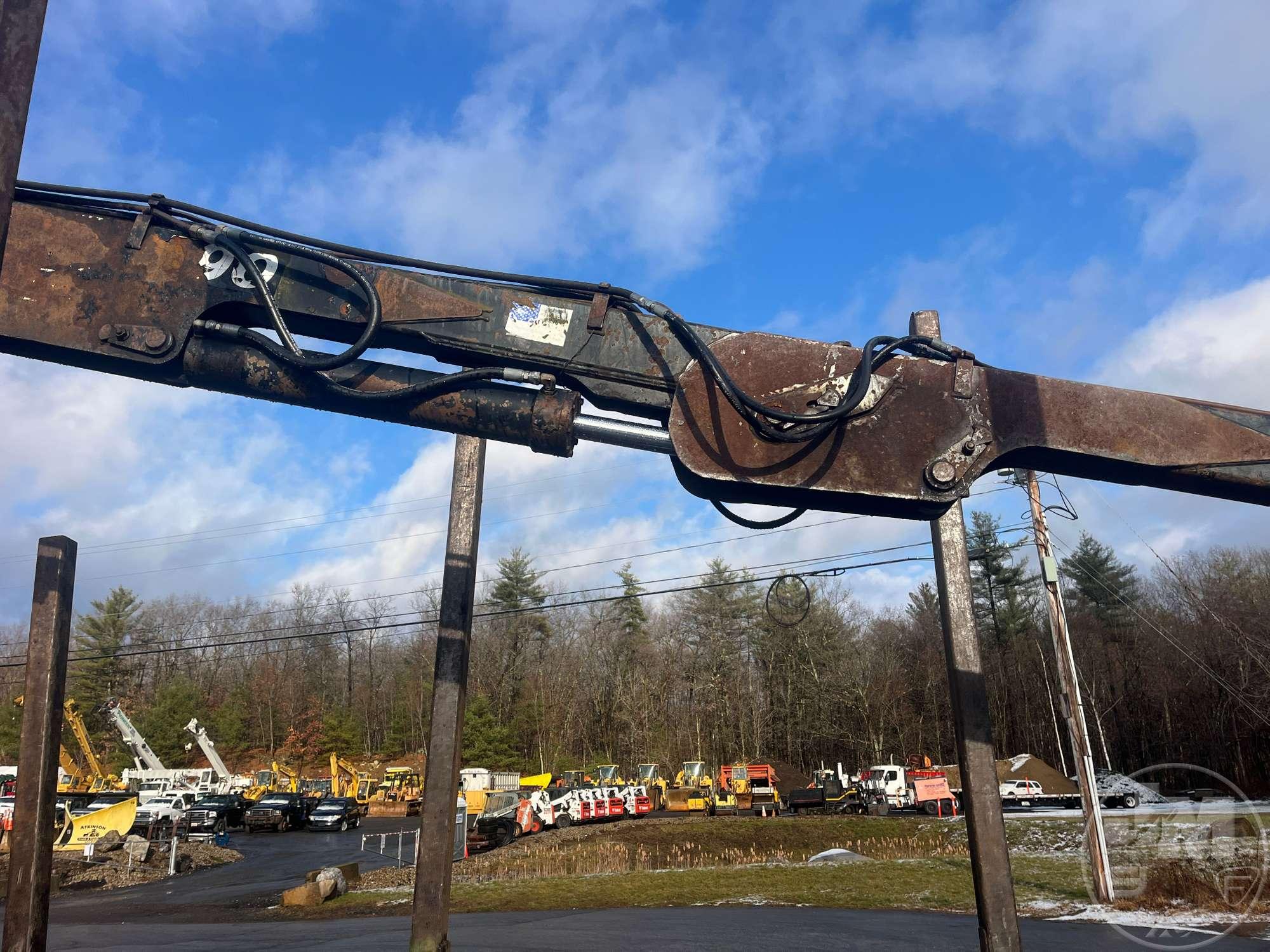 2000 STERLING TRUCK L8500 SERIES SN: 2FZXBJCB2YAF62001 KNUCKLE BOOM LOG LOADER