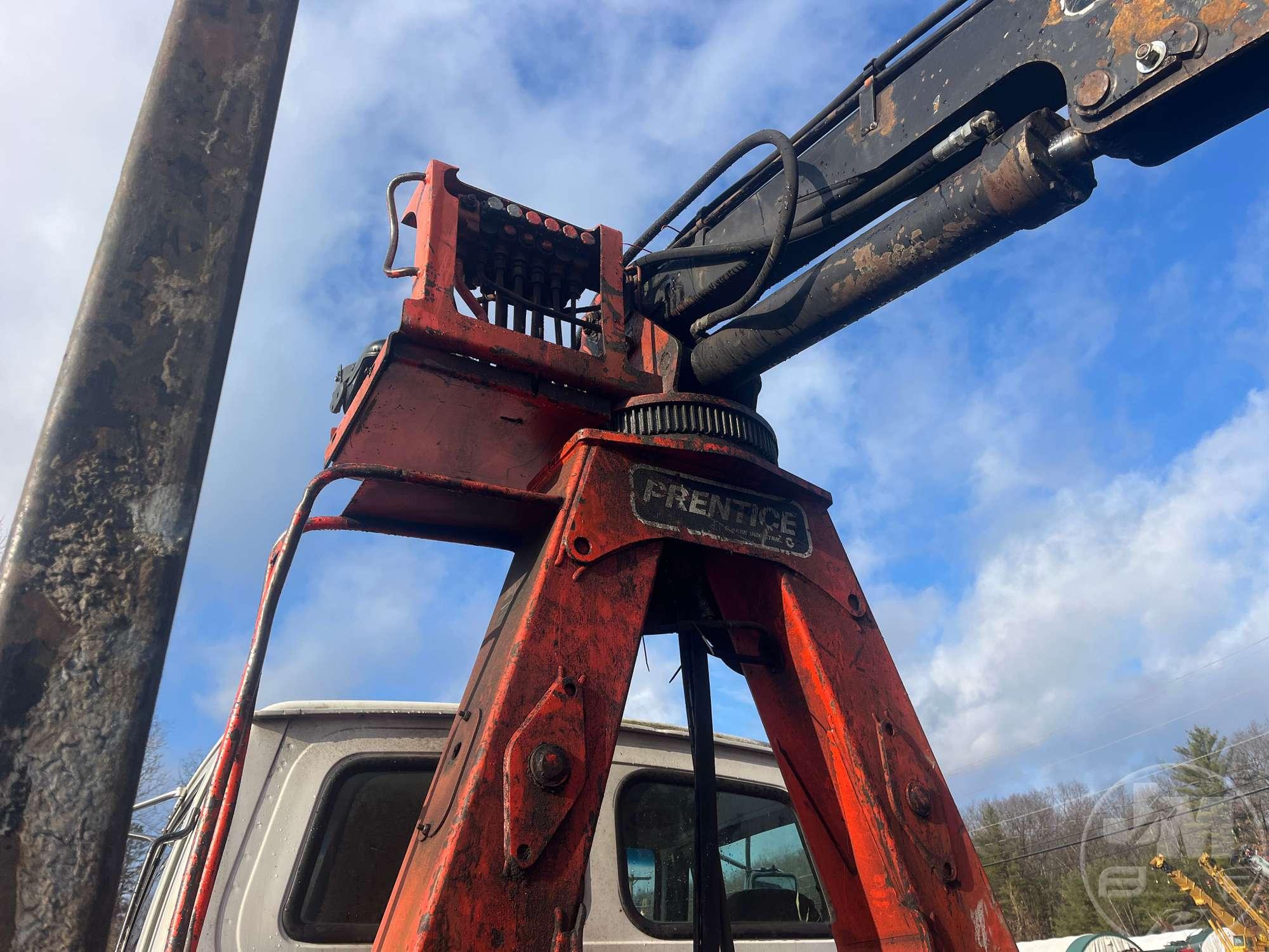 2000 STERLING TRUCK L8500 SERIES SN: 2FZXBJCB2YAF62001 KNUCKLE BOOM LOG LOADER