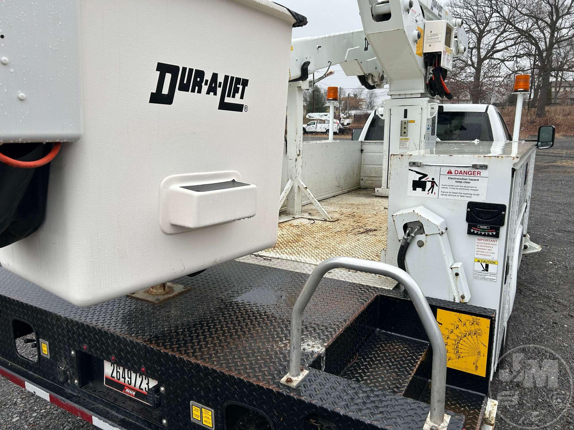 2017 RAM 5500 HEAVY DUTY MATERIAL HANDLING BUCKET TRUCK DURALIFT  VIN: 3C7WRNBLXHG727757