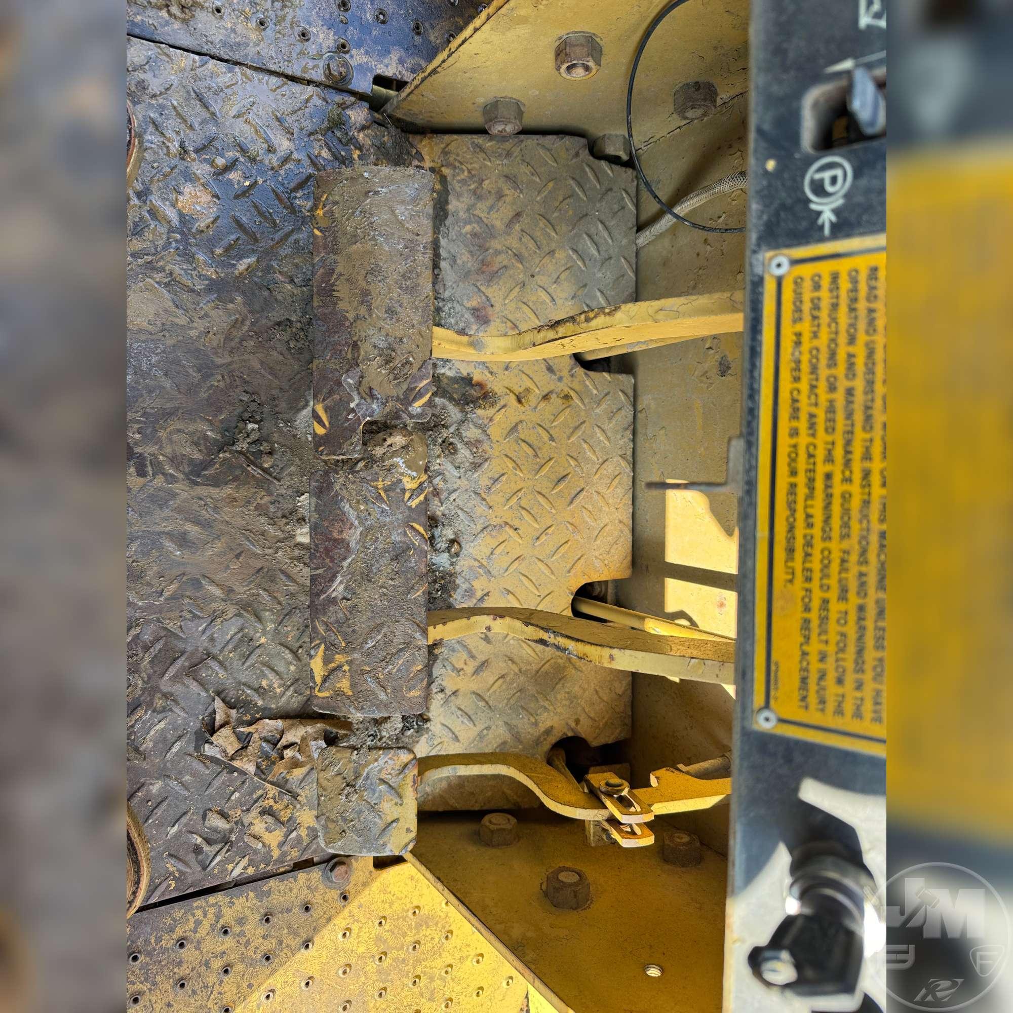 1993 CATERPILLAR D3C CRAWLER TRACTOR SN: 4HJ00879