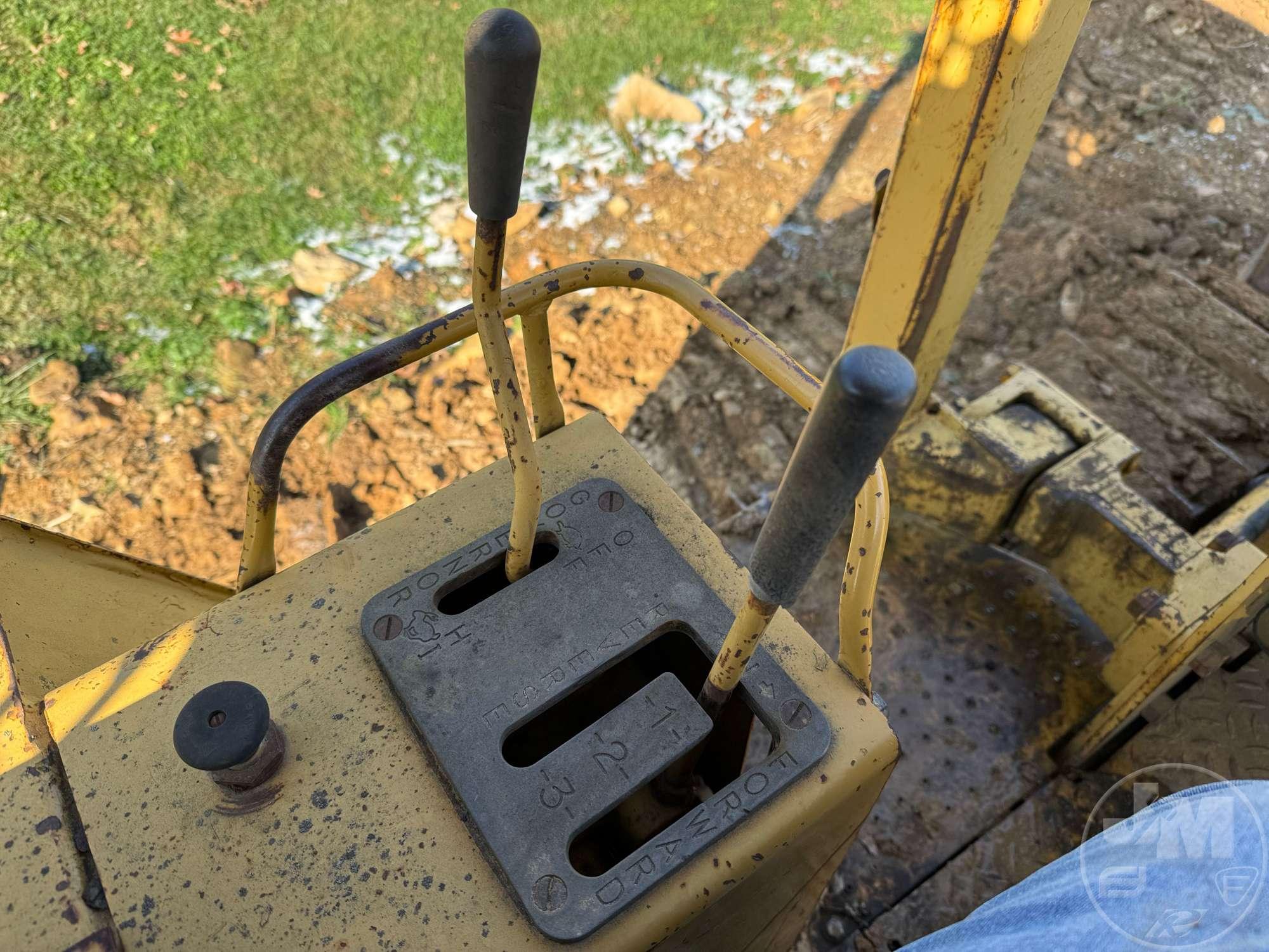 1993 CATERPILLAR D3C CRAWLER TRACTOR SN: 4HJ00879