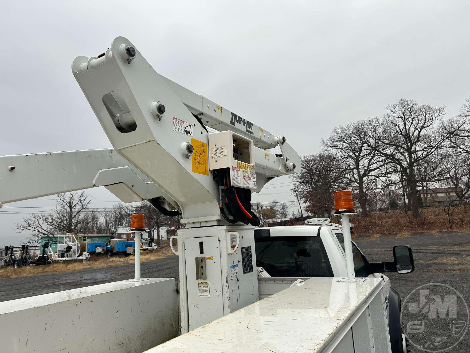 2017 RAM 5500 HEAVY DUTY MATERIAL HANDLING BUCKET TRUCK DURALIFT  VIN: 3C7WRNBLXHG727757