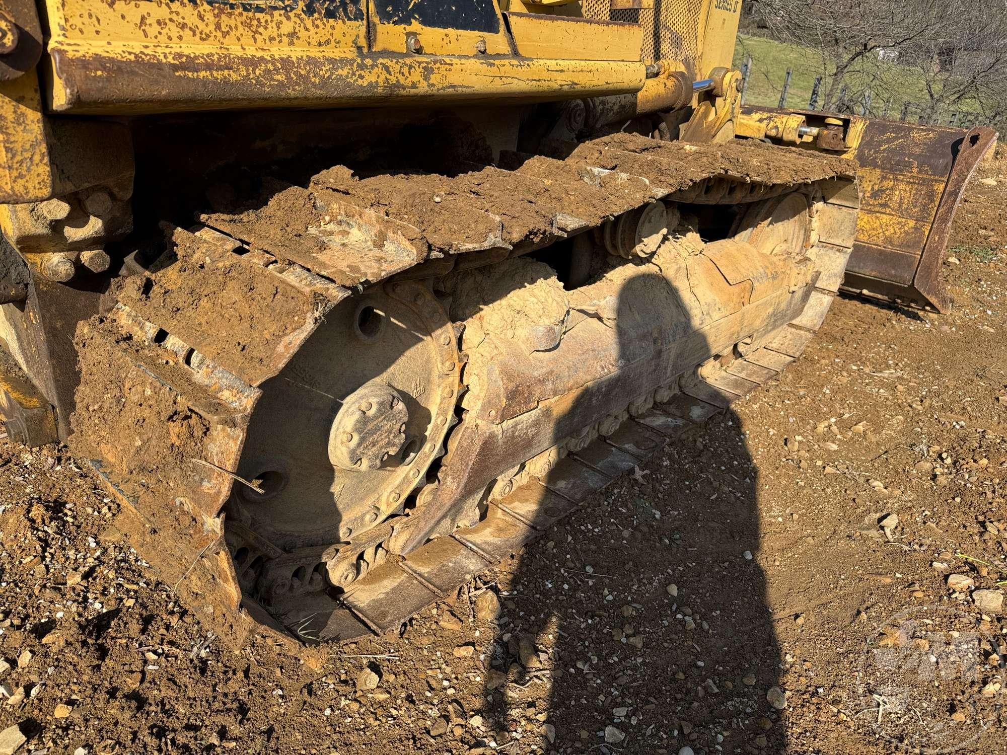1993 CATERPILLAR D3C CRAWLER TRACTOR SN: 4HJ00879