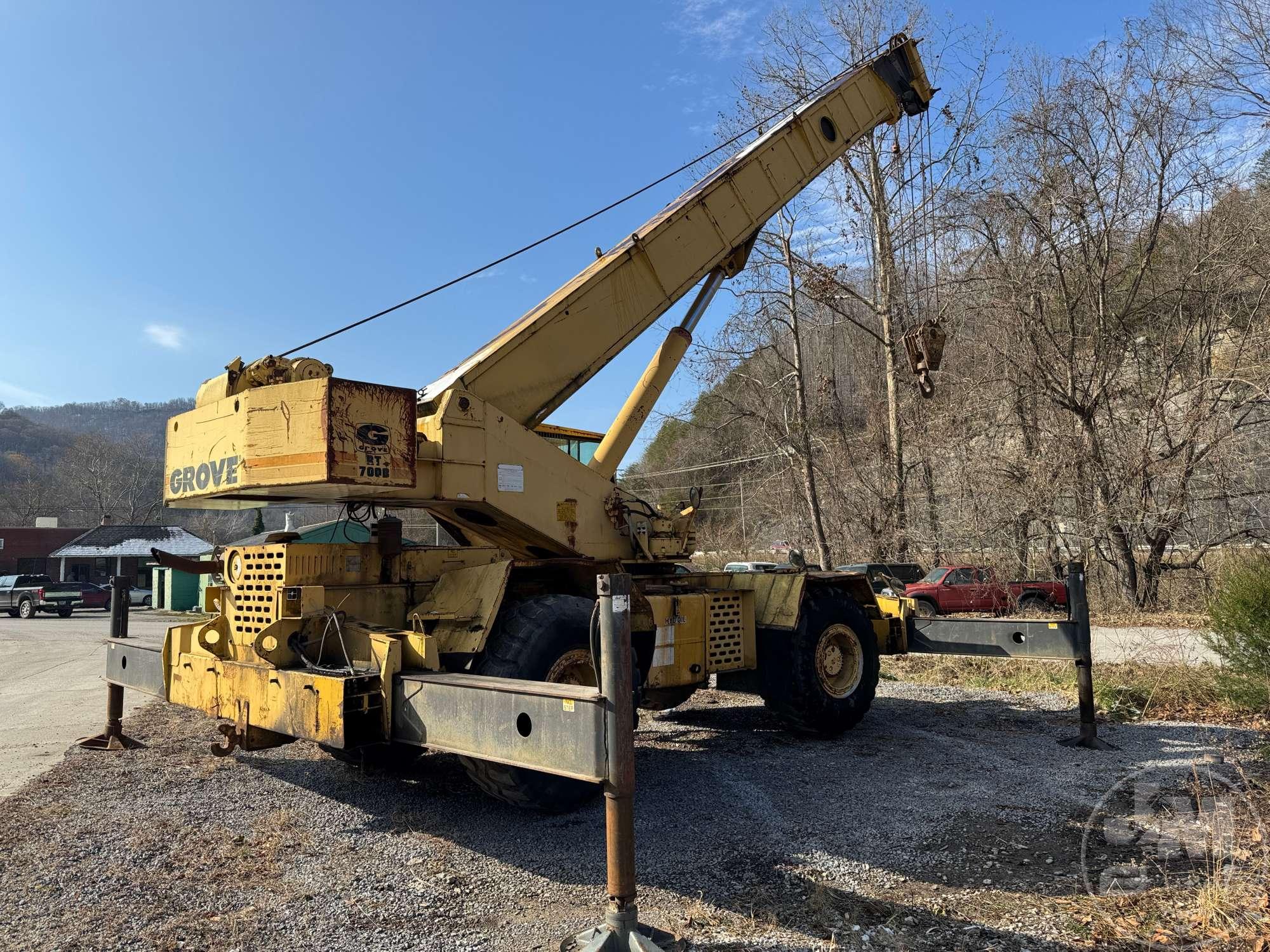 GROVE RT-740B ROUGH TERRAIN CRANE SN: 70145