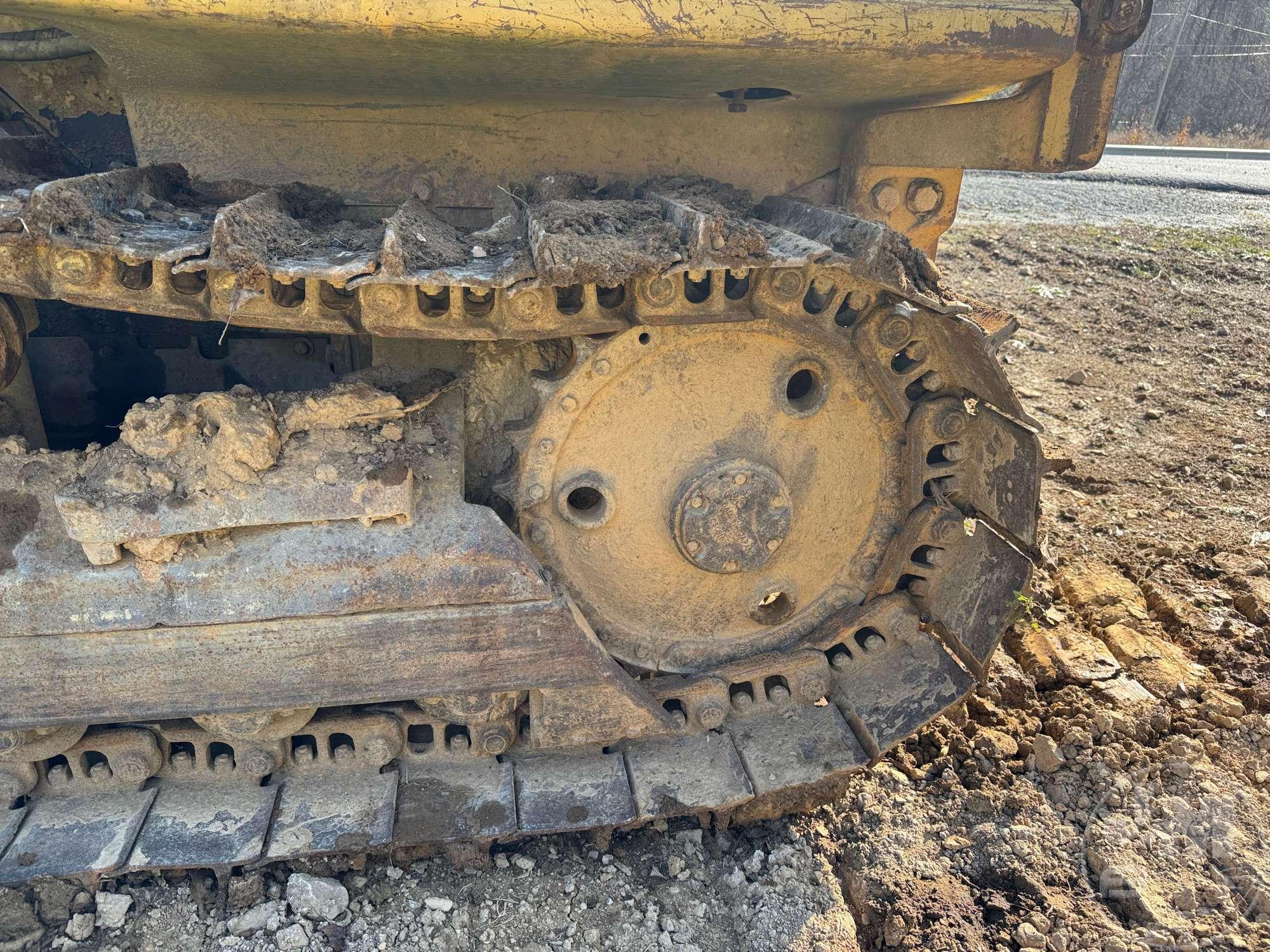 1993 CATERPILLAR D3C CRAWLER TRACTOR SN: 4HJ00879