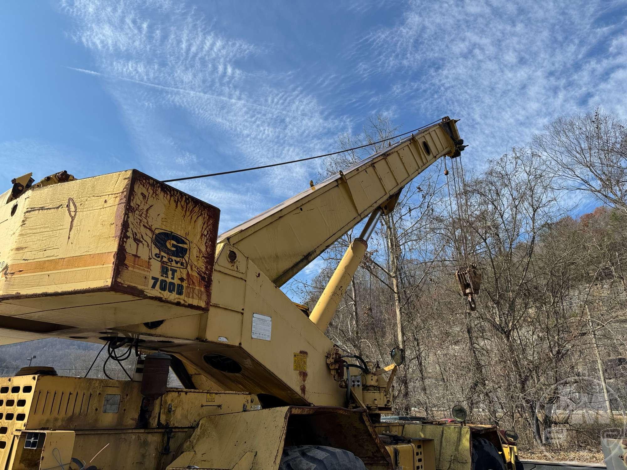 GROVE RT-740B ROUGH TERRAIN CRANE SN: 70145