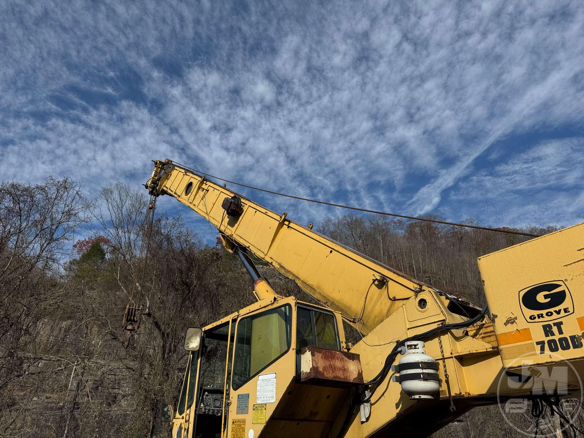 GROVE RT-740B ROUGH TERRAIN CRANE SN: 70145