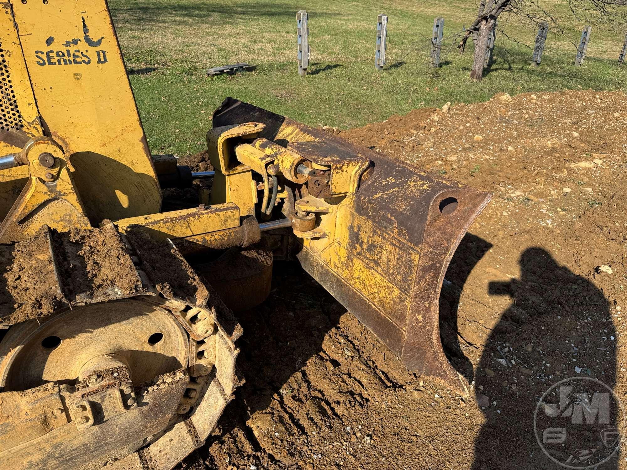 1993 CATERPILLAR D3C CRAWLER TRACTOR SN: 4HJ00879