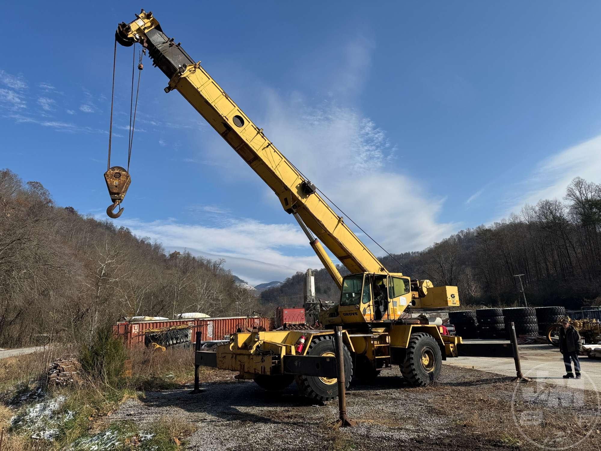 GROVE RT-740B ROUGH TERRAIN CRANE SN: 70145
