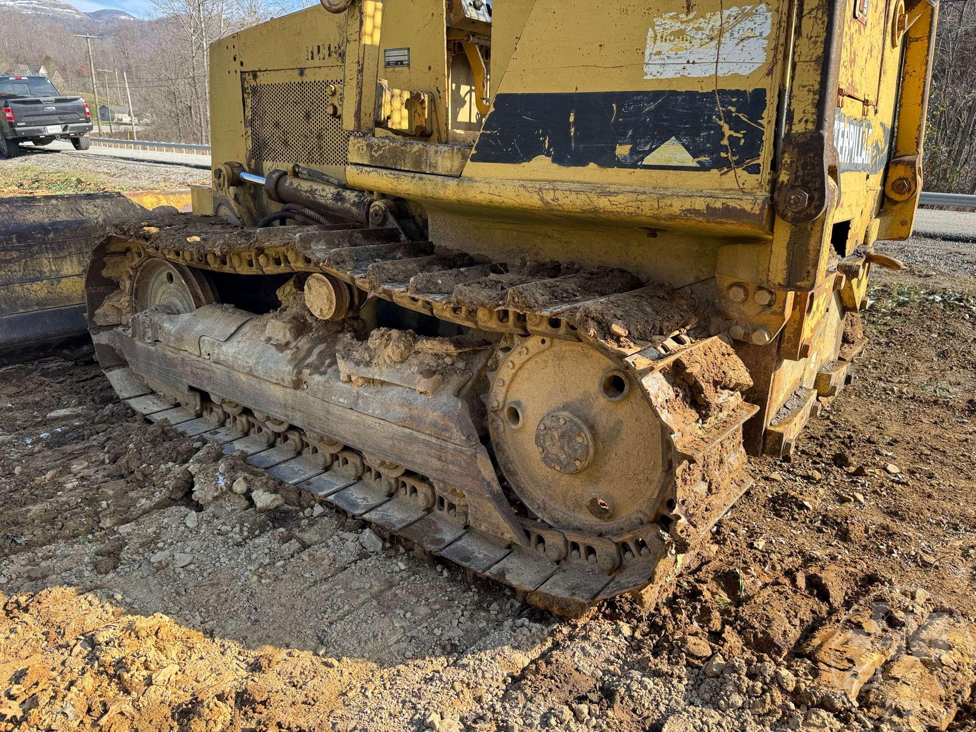 1993 CATERPILLAR D3C CRAWLER TRACTOR SN: 4HJ00879
