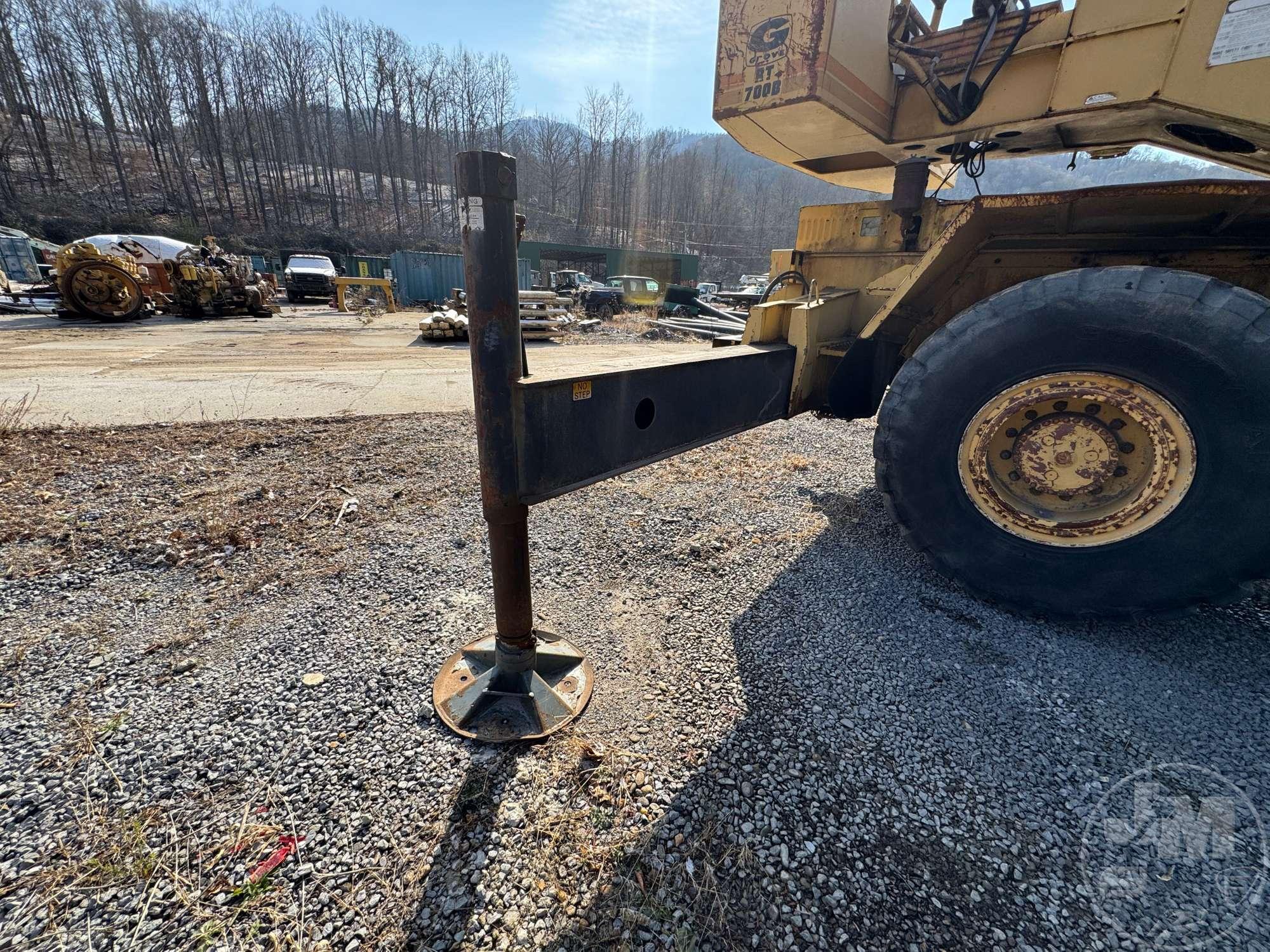 GROVE RT-740B ROUGH TERRAIN CRANE SN: 70145