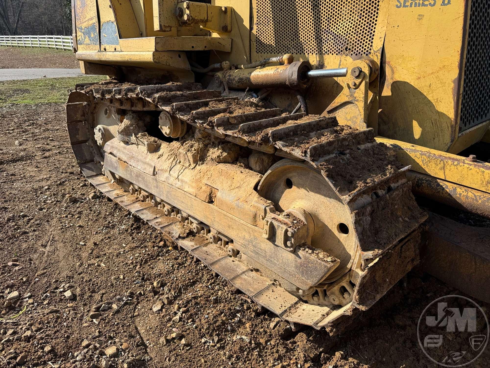 1993 CATERPILLAR D3C CRAWLER TRACTOR SN: 4HJ00879