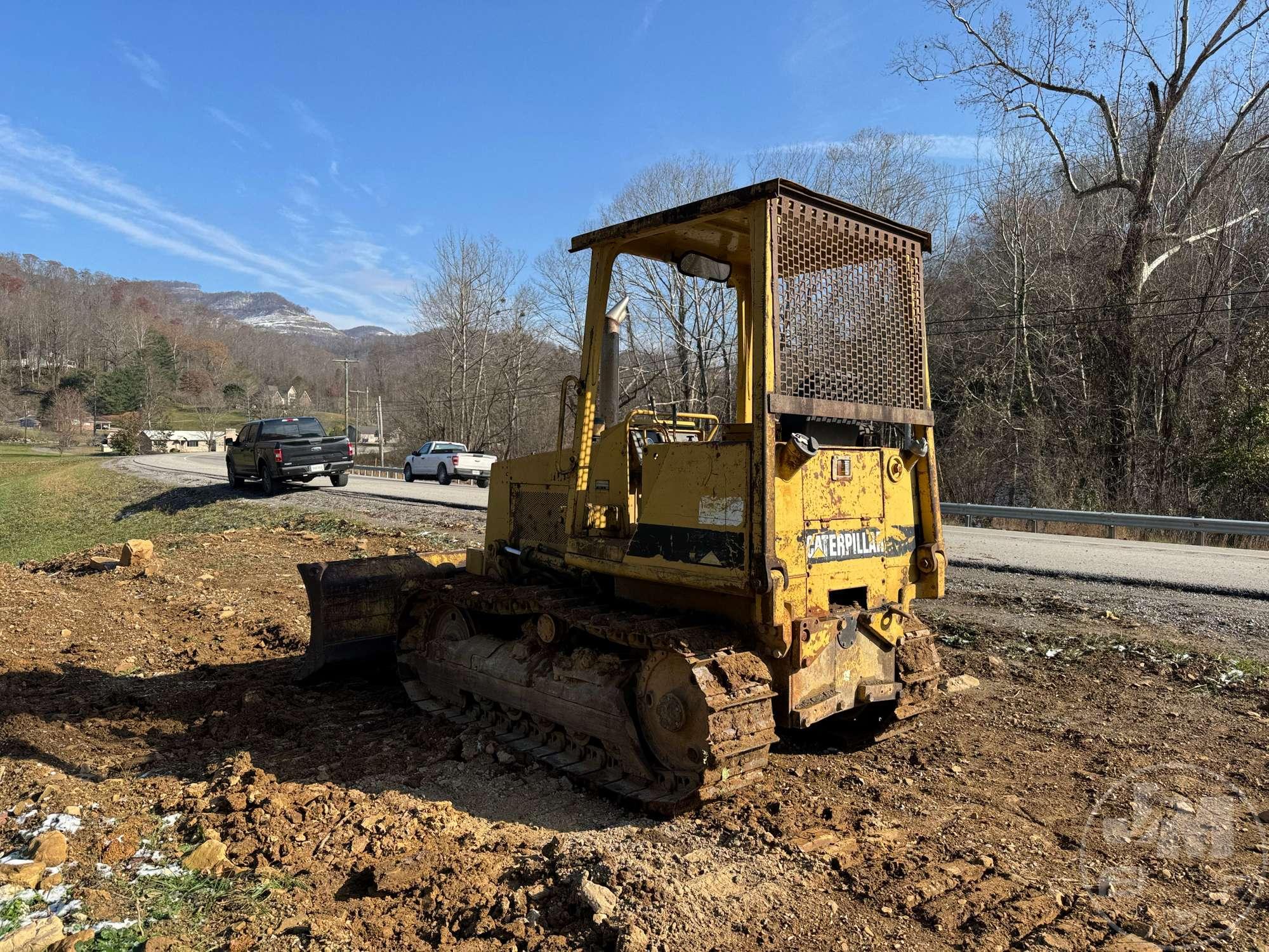1993 CATERPILLAR D3C CRAWLER TRACTOR SN: 4HJ00879