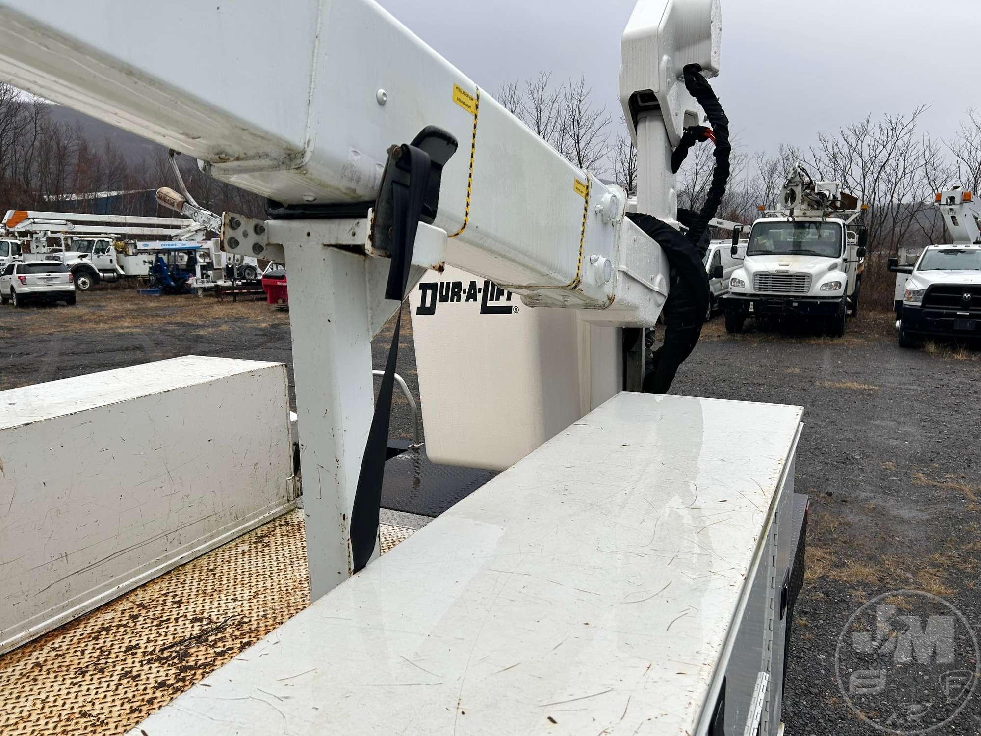 2017 RAM 5500 HEAVY DUTY MATERIAL HANDLING BUCKET TRUCK DURALIFT  VIN: 3C7WRNBLXHG727757