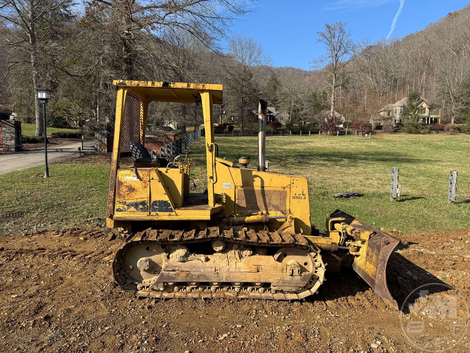 1993 CATERPILLAR D3C CRAWLER TRACTOR SN: 4HJ00879