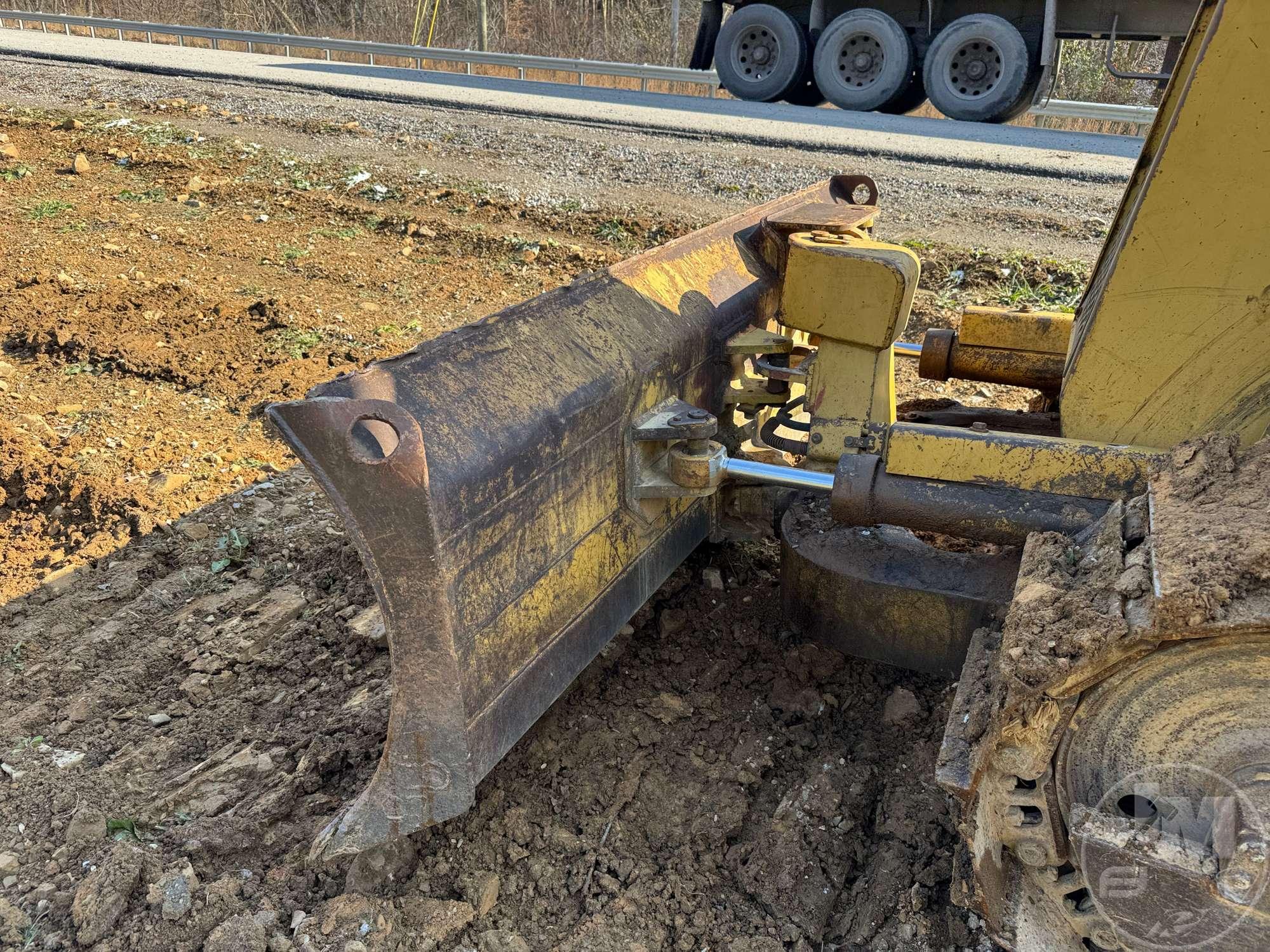 1993 CATERPILLAR D3C CRAWLER TRACTOR SN: 4HJ00879