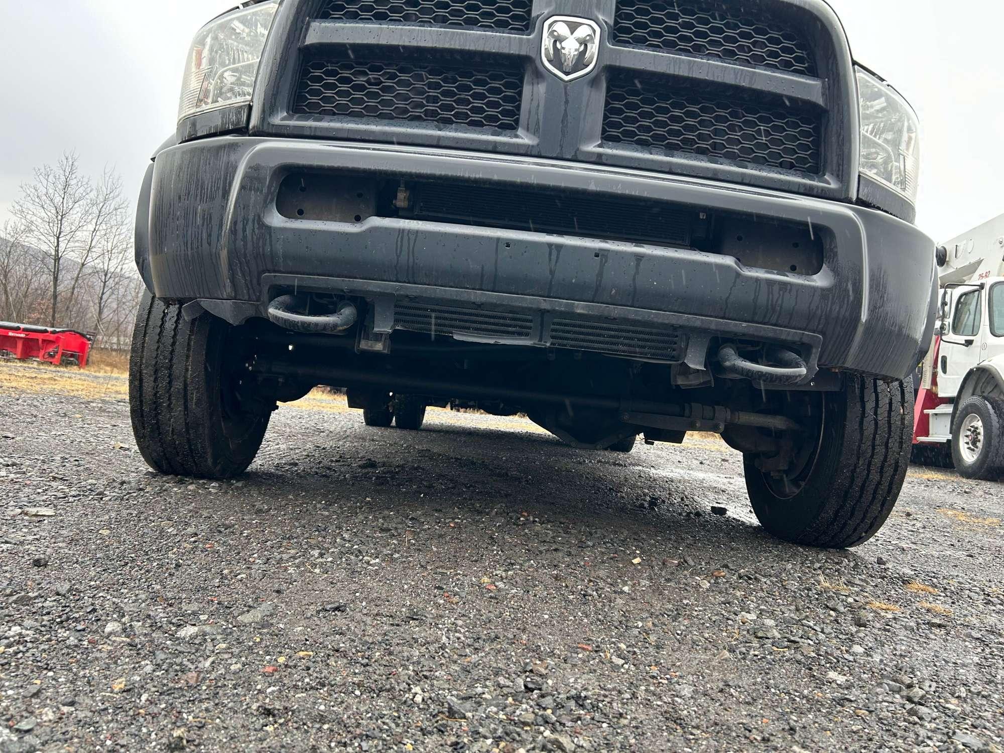 2017 RAM 5500 HEAVY DUTY MATERIAL HANDLING BUCKET TRUCK DURALIFT  VIN: 3C7WRNBLXHG727757