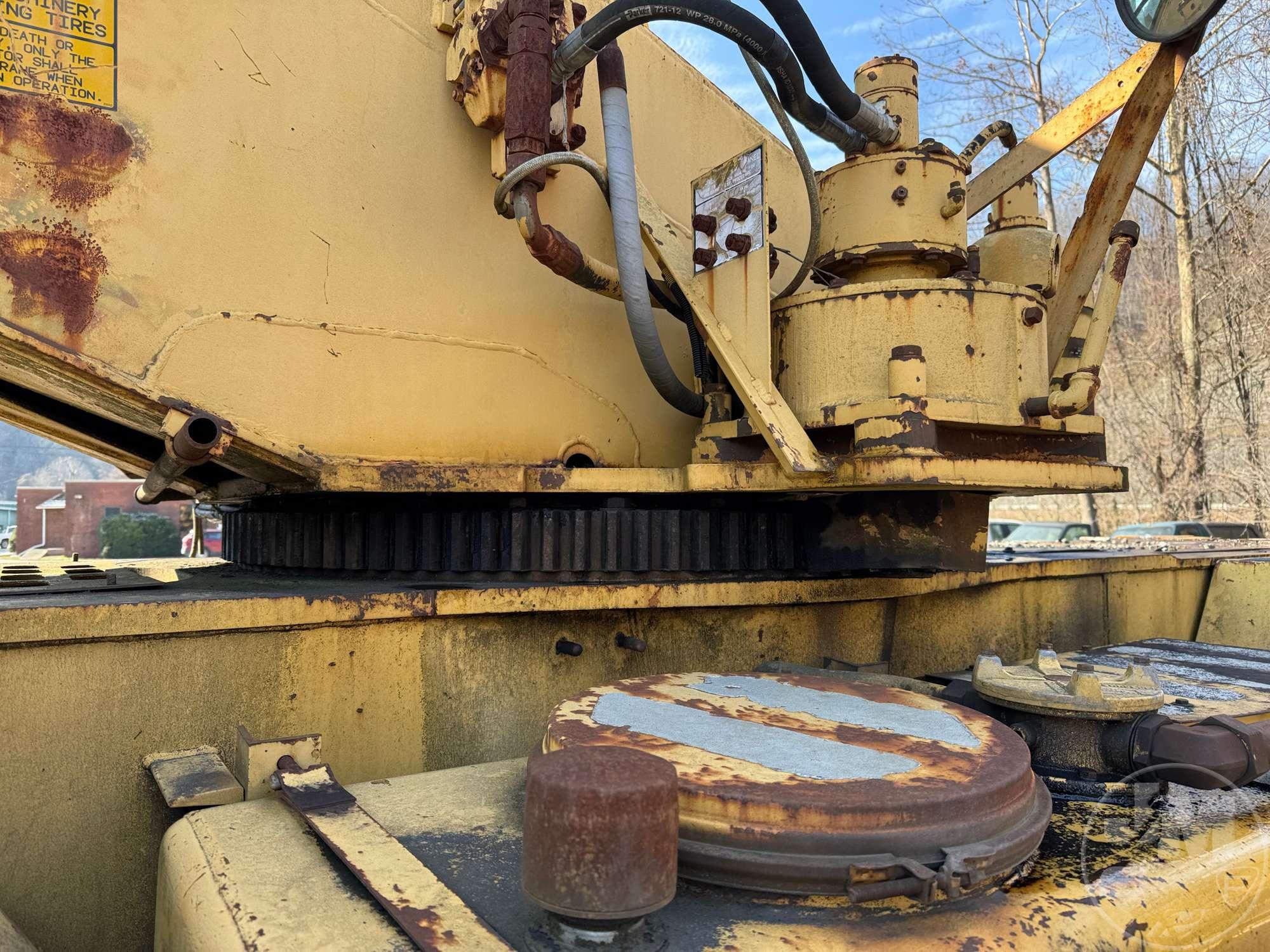 GROVE RT-740B ROUGH TERRAIN CRANE SN: 70145