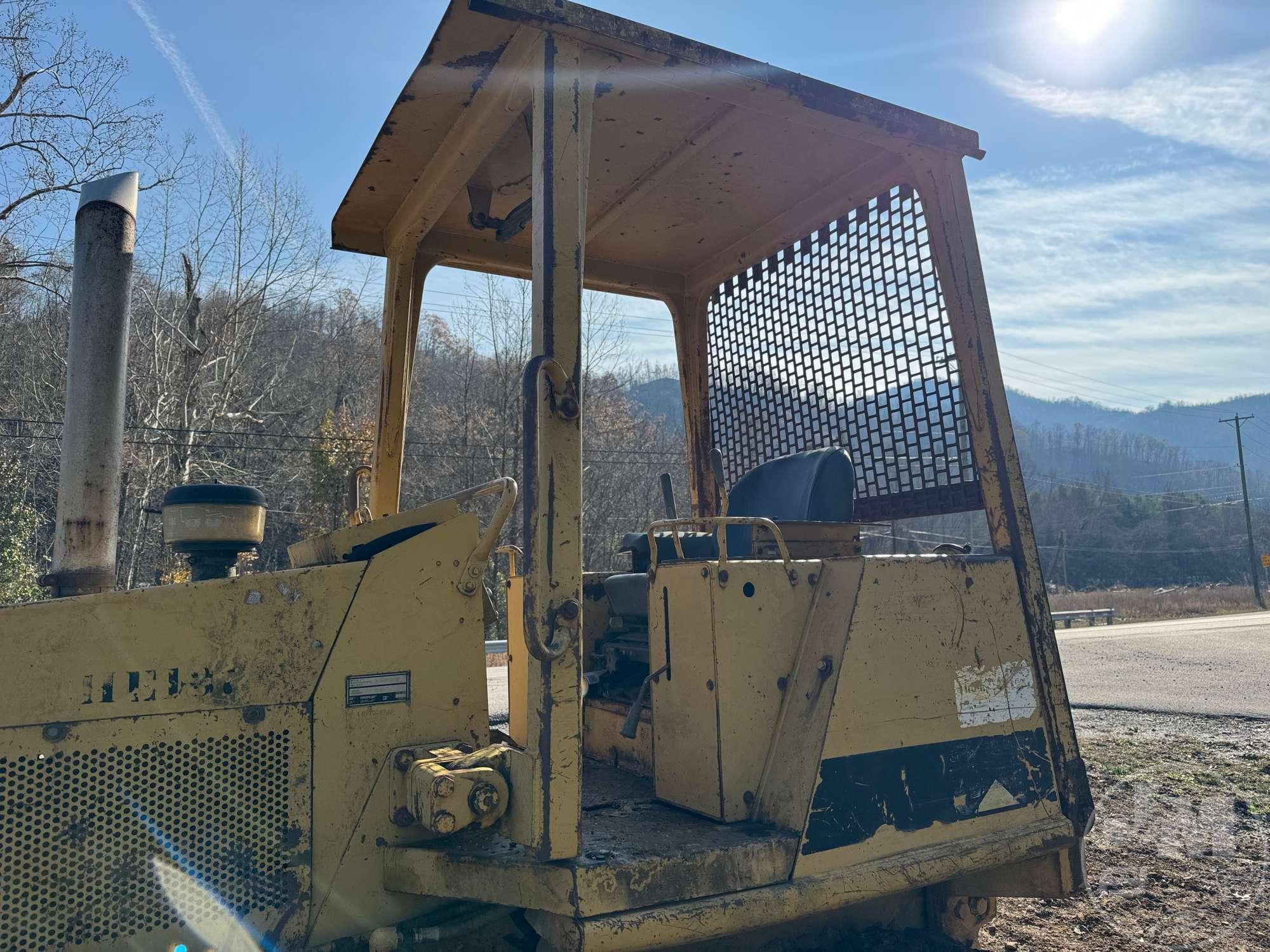 1993 CATERPILLAR D3C CRAWLER TRACTOR SN: 4HJ00879
