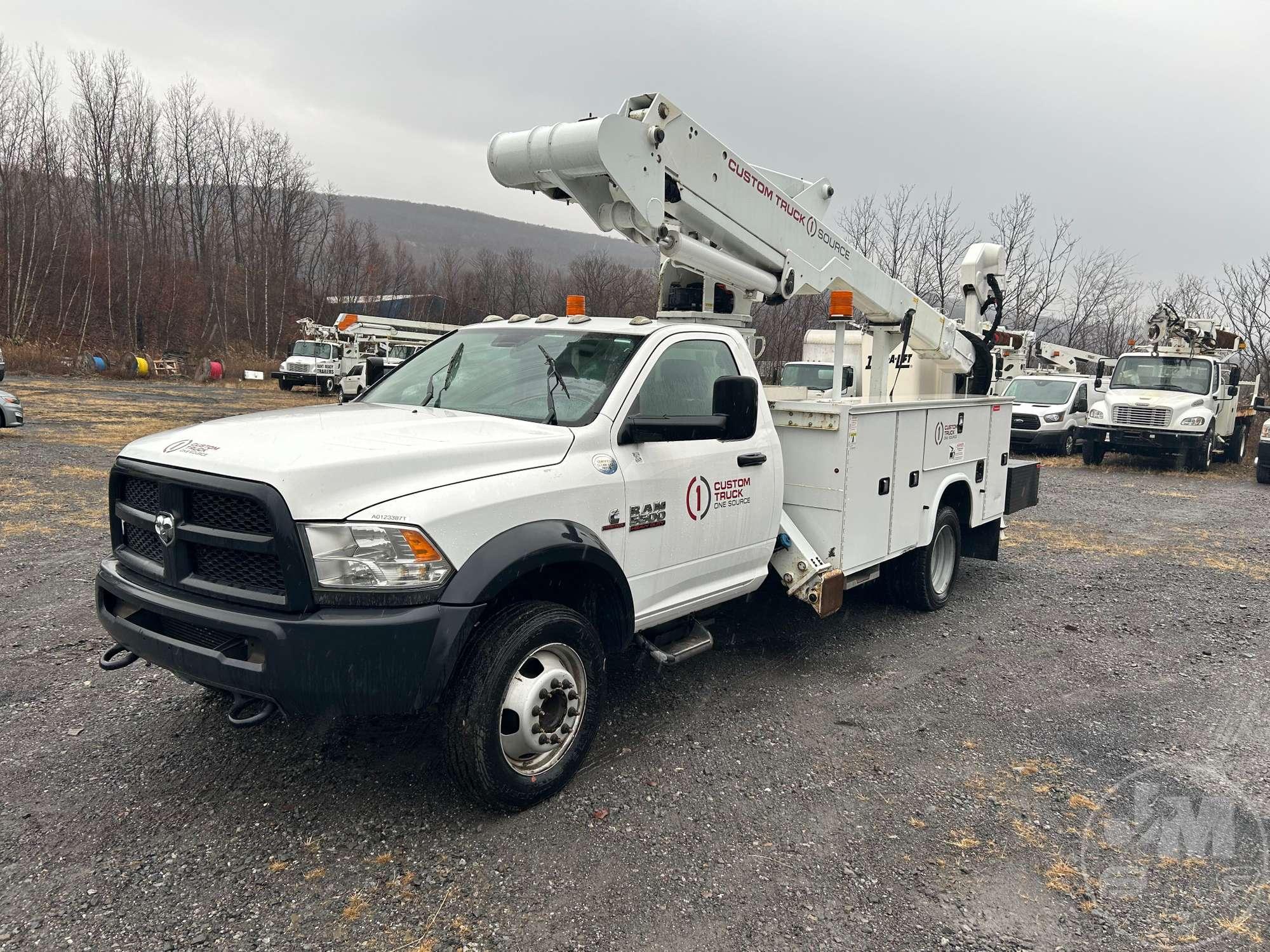 2017 RAM 5500 HEAVY DUTY MATERIAL HANDLING BUCKET TRUCK DURALIFT  VIN: 3C7WRNBLXHG727757