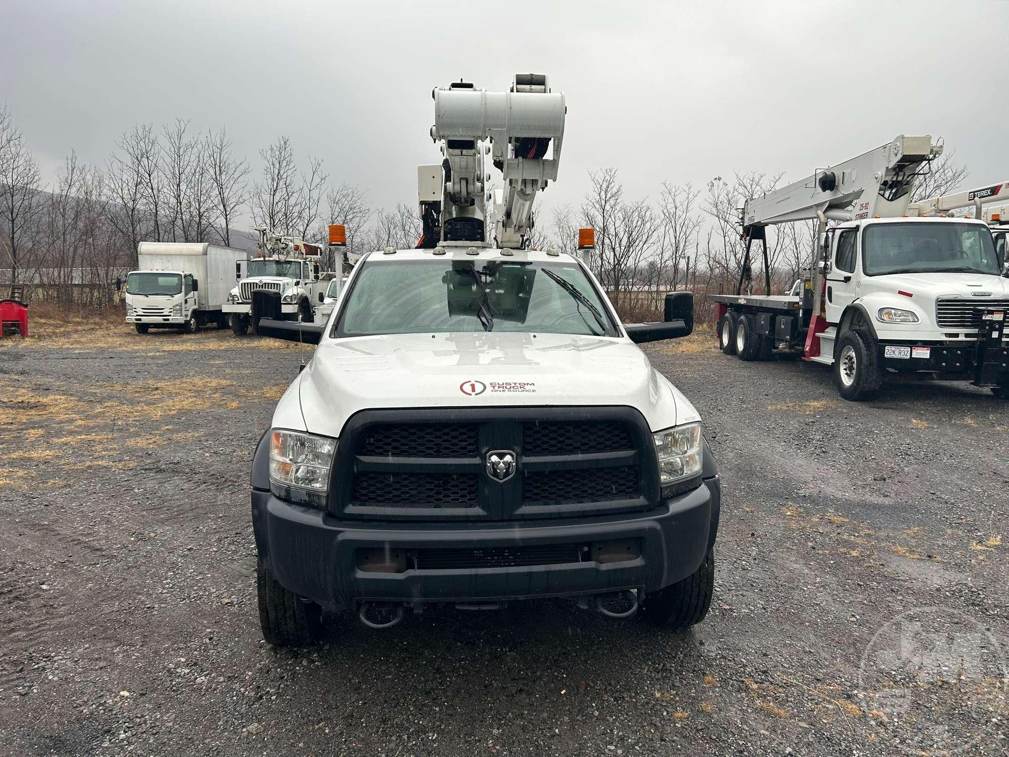 2017 RAM 5500 HEAVY DUTY MATERIAL HANDLING BUCKET TRUCK DURALIFT  VIN: 3C7WRNBLXHG727757