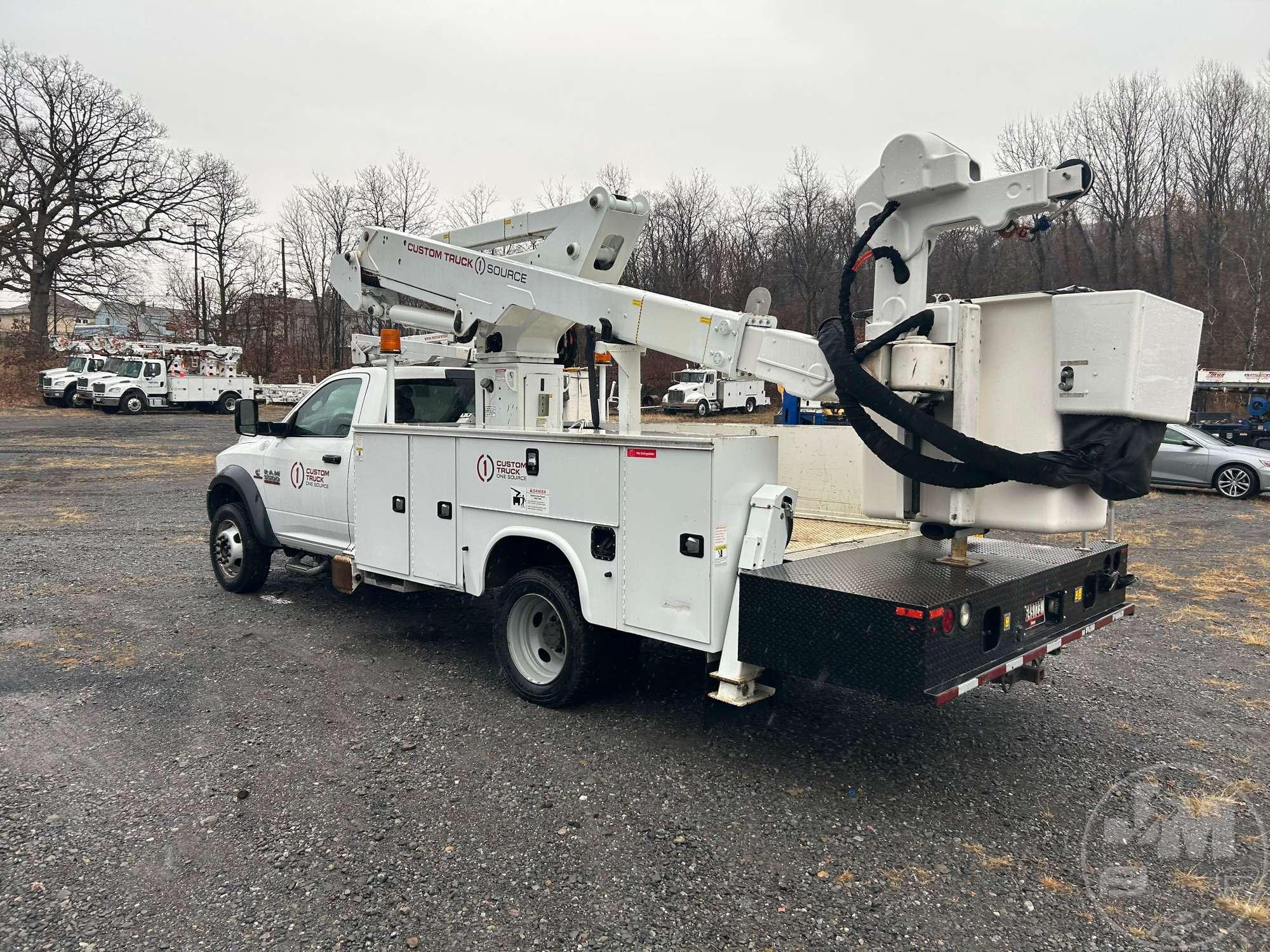 2017 RAM 5500 HEAVY DUTY MATERIAL HANDLING BUCKET TRUCK DURALIFT  VIN: 3C7WRNBLXHG727757