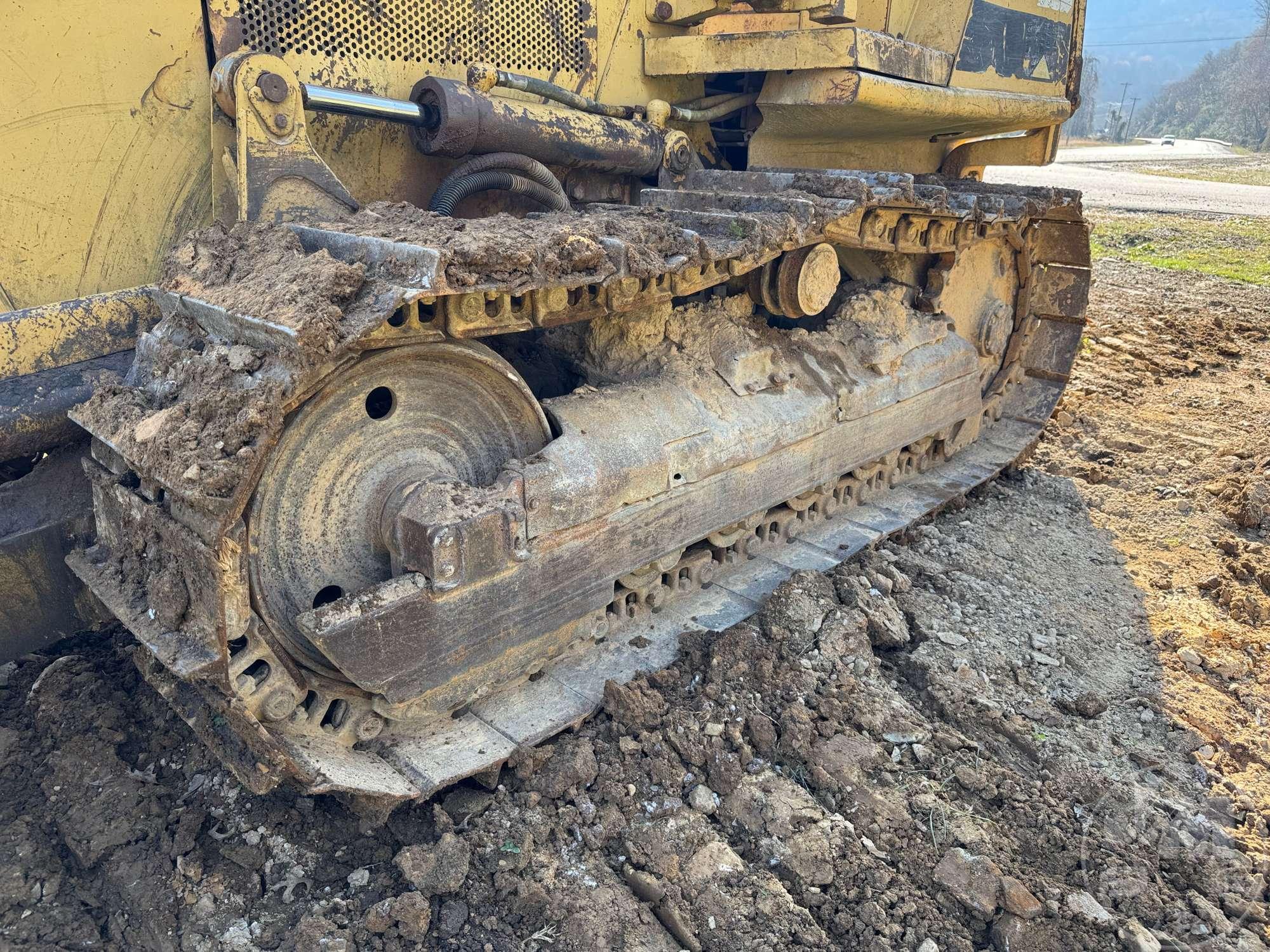 1993 CATERPILLAR D3C CRAWLER TRACTOR SN: 4HJ00879