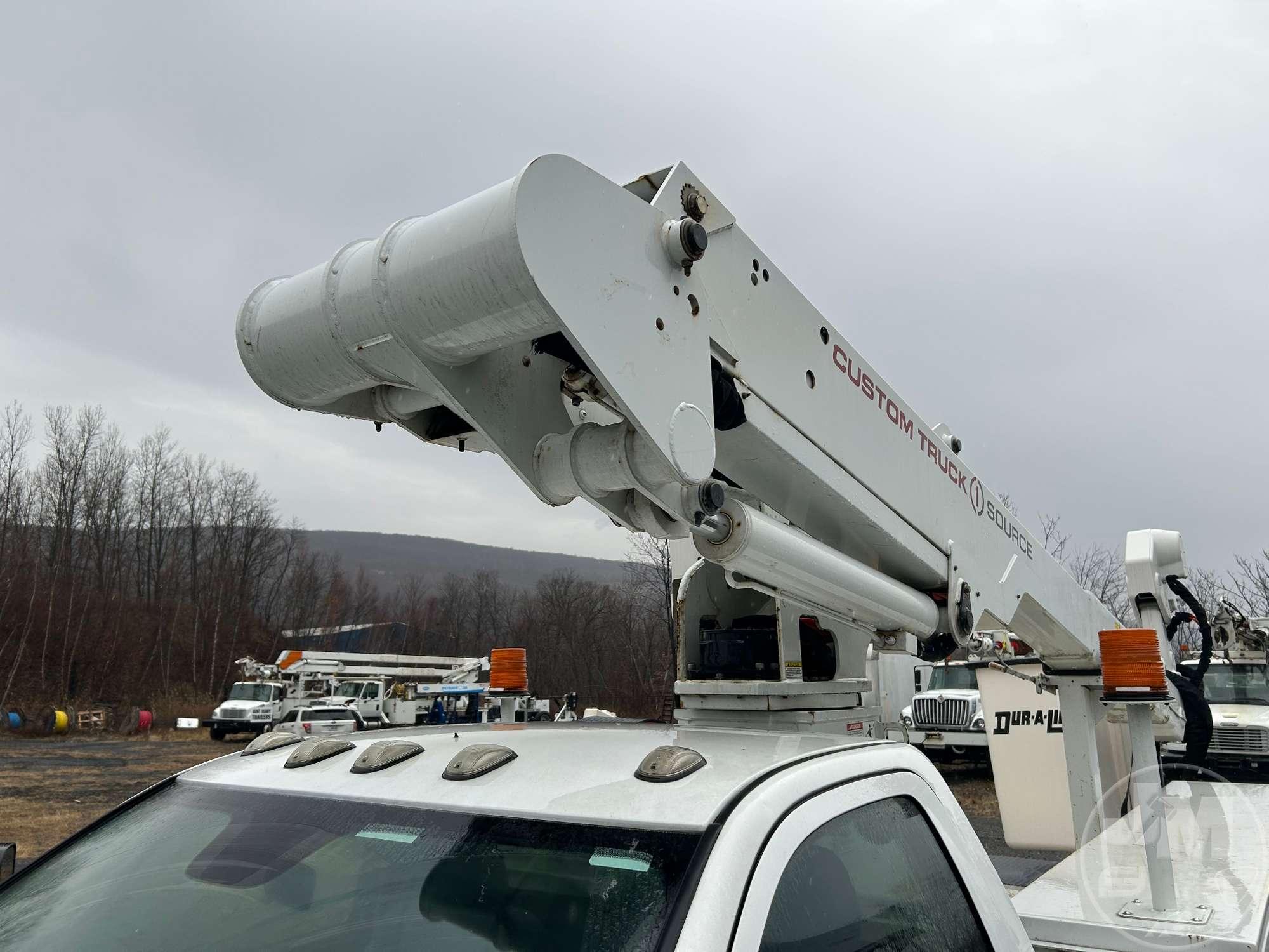 2017 RAM 5500 HEAVY DUTY MATERIAL HANDLING BUCKET TRUCK DURALIFT  VIN: 3C7WRNBLXHG727757