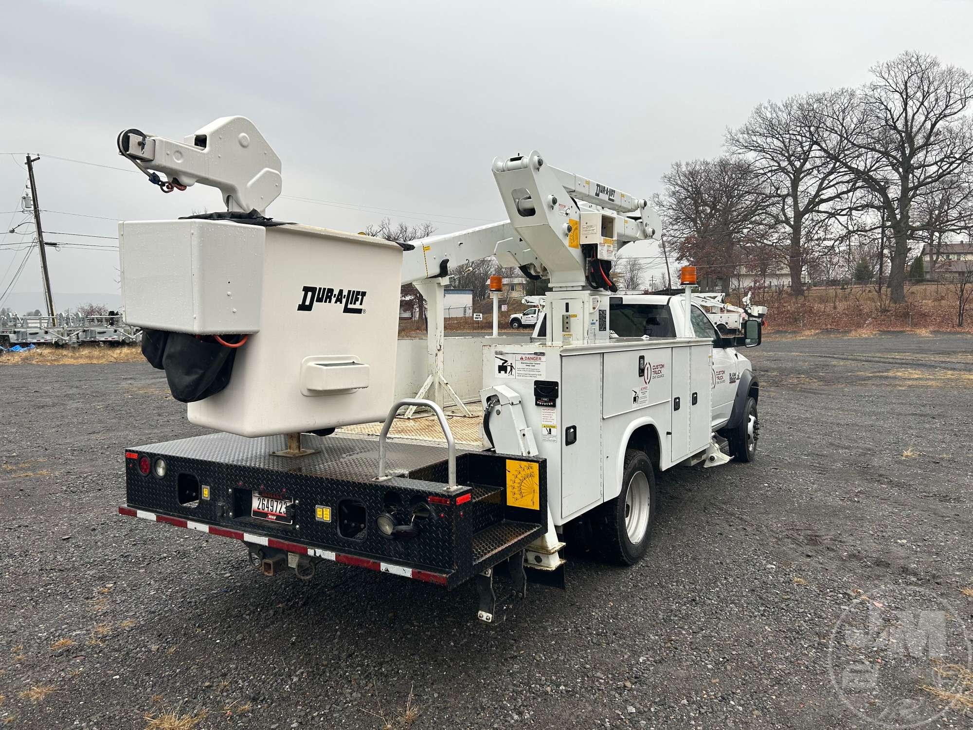 2017 RAM 5500 HEAVY DUTY MATERIAL HANDLING BUCKET TRUCK DURALIFT  VIN: 3C7WRNBLXHG727757