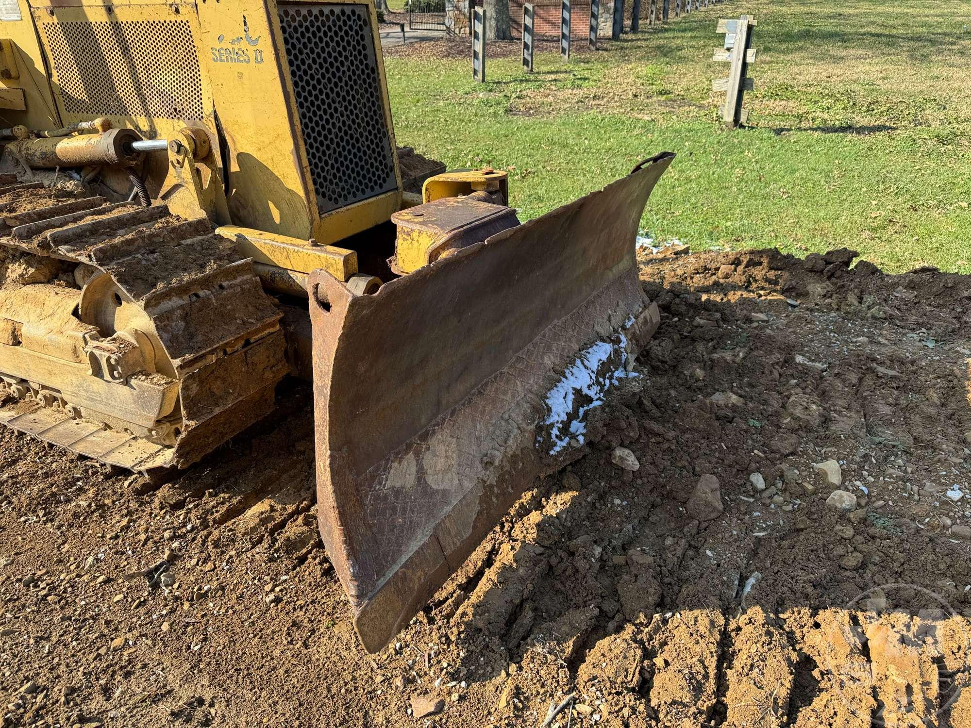 1993 CATERPILLAR D3C CRAWLER TRACTOR SN: 4HJ00879