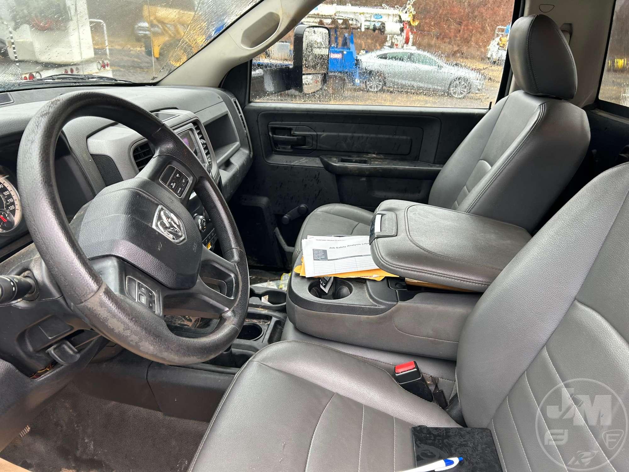 2017 RAM 5500 HEAVY DUTY MATERIAL HANDLING BUCKET TRUCK DURALIFT  VIN: 3C7WRNBLXHG727757