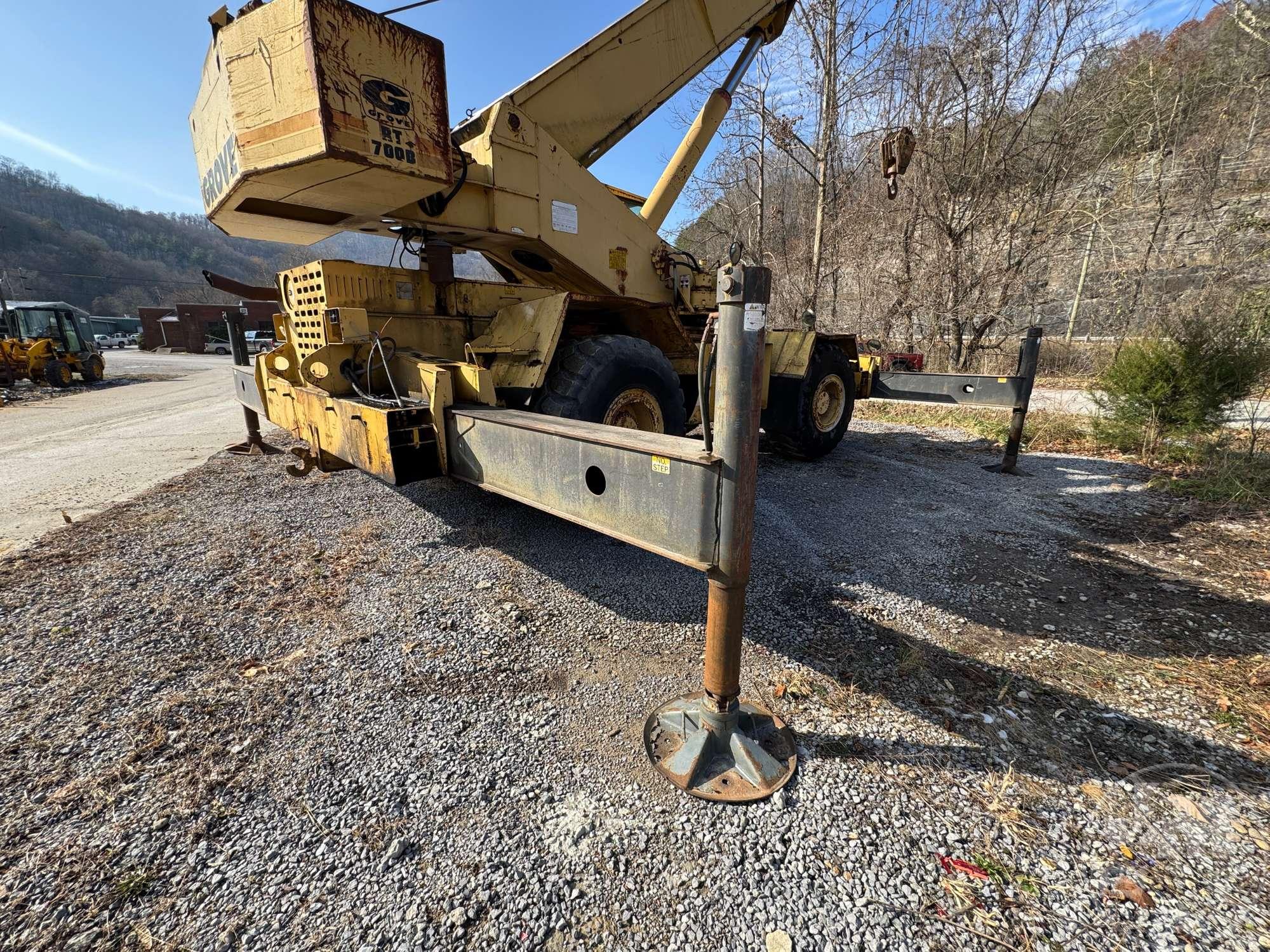 GROVE RT-740B ROUGH TERRAIN CRANE SN: 70145