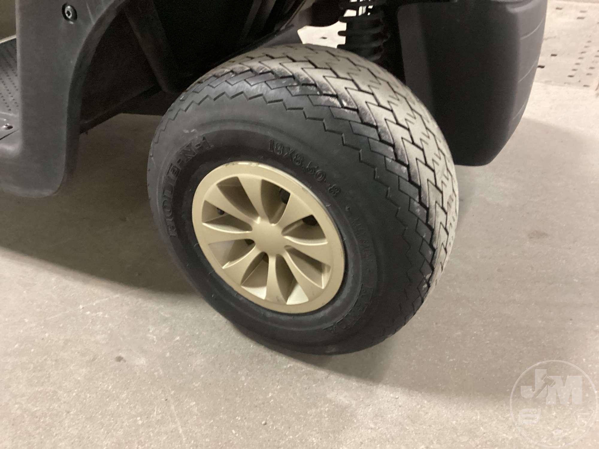 2018 EZ GO RXV 5476137