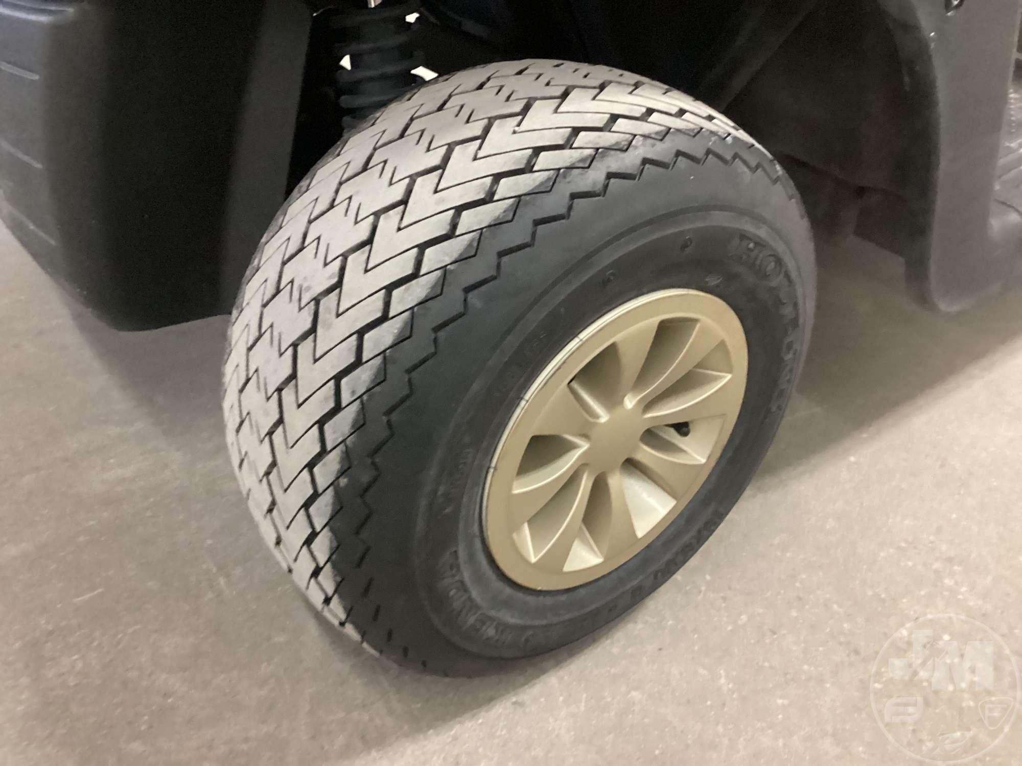 2018 EZ GO RXV 5476137