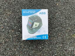 UNUSED/NEW AUTO DARKENING WELDING HELMET