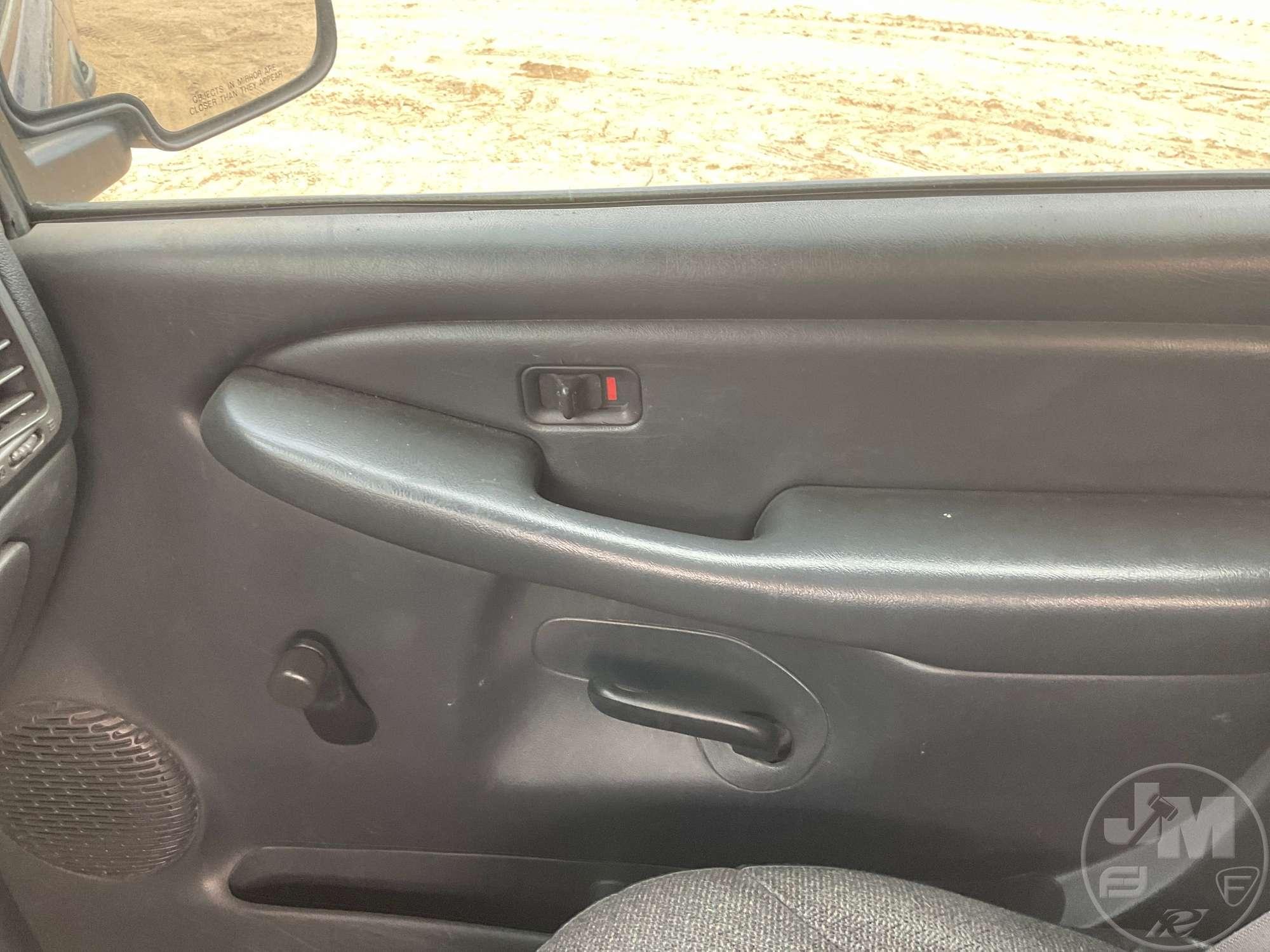 2000 CHEVROLET SILVERADO 1500 EXTENDED CAB 4X2 PICKUP VIN: 2GCEC19V3Y1360767