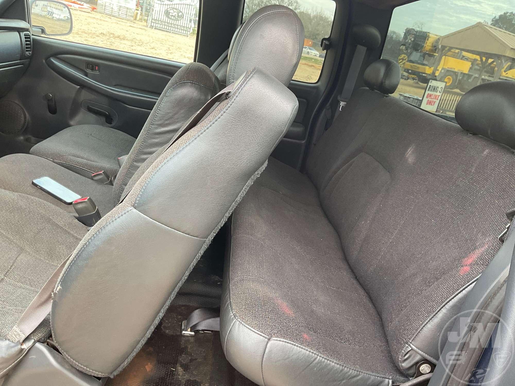 2000 CHEVROLET SILVERADO 1500 EXTENDED CAB 4X2 PICKUP VIN: 2GCEC19V3Y1360767