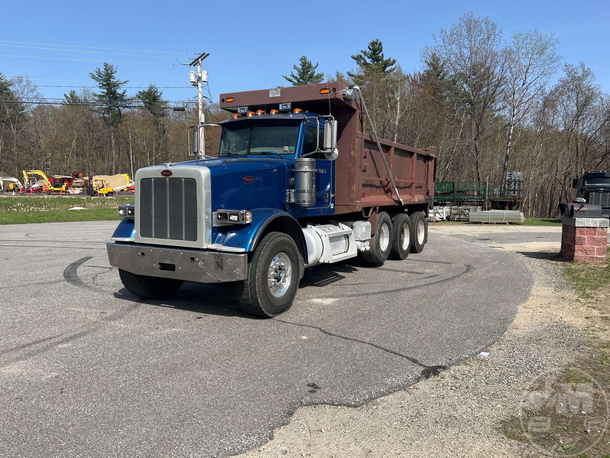 2013 PETERBILT 367 TRI-AXLE DUMP TRUCK VIN: 1NPTLP0X5DD190590