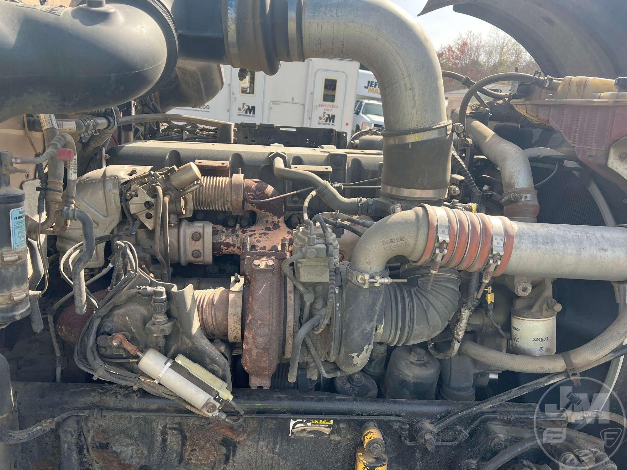 2013 PETERBILT 367 TRI-AXLE DUMP TRUCK VIN: 1NPTLP0X5DD190590
