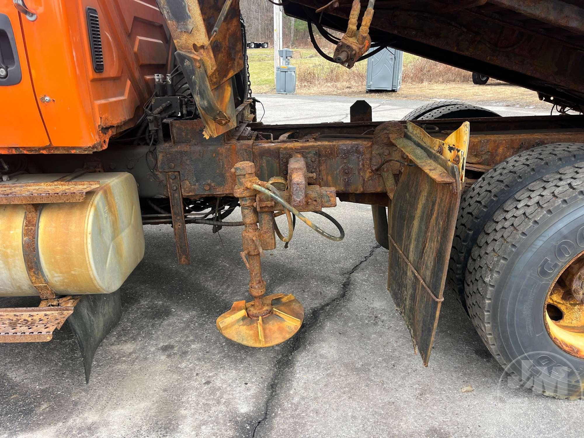 2006 INTERNATIONAL 7500 4X2 SINGLE AXLE DUMP TRUCK VIN: 1HTWLAZRX6J344725